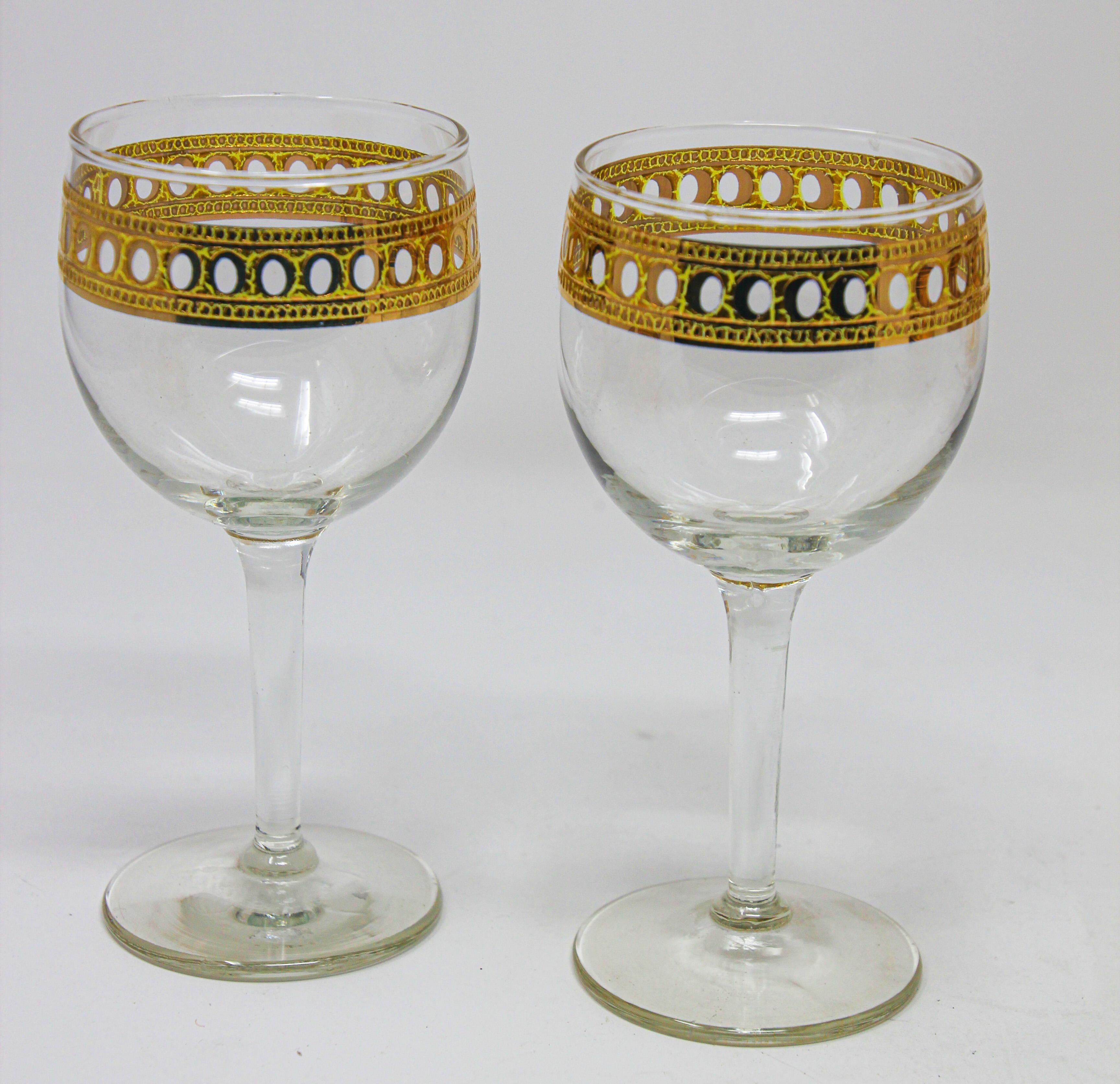 Set of two Vintage Culver wine glasses with 22-karat gold Antigua pattern design
Wine glass
Antigua
by Culver
Measures: Height 5 3/4 in
Width 2 1/2 in
Blown glass
Gold crackles, ovals, band, clear body
Pattern: Antigua by Culver
Elegant vintage