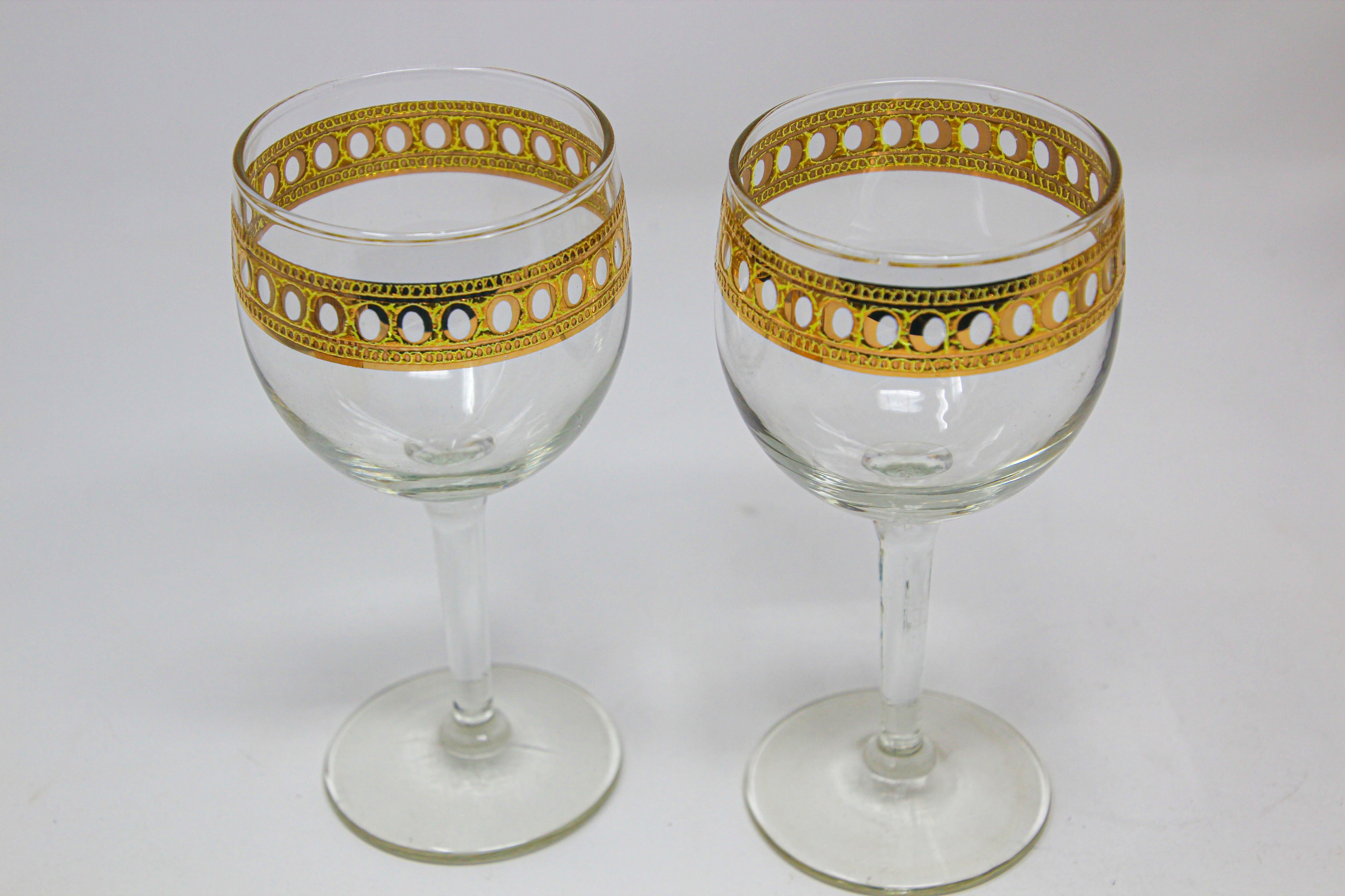 Hollywood Regency Set of Two Vintage Culver Wine Glasses with 22-Karat Gold Antigua Pattern