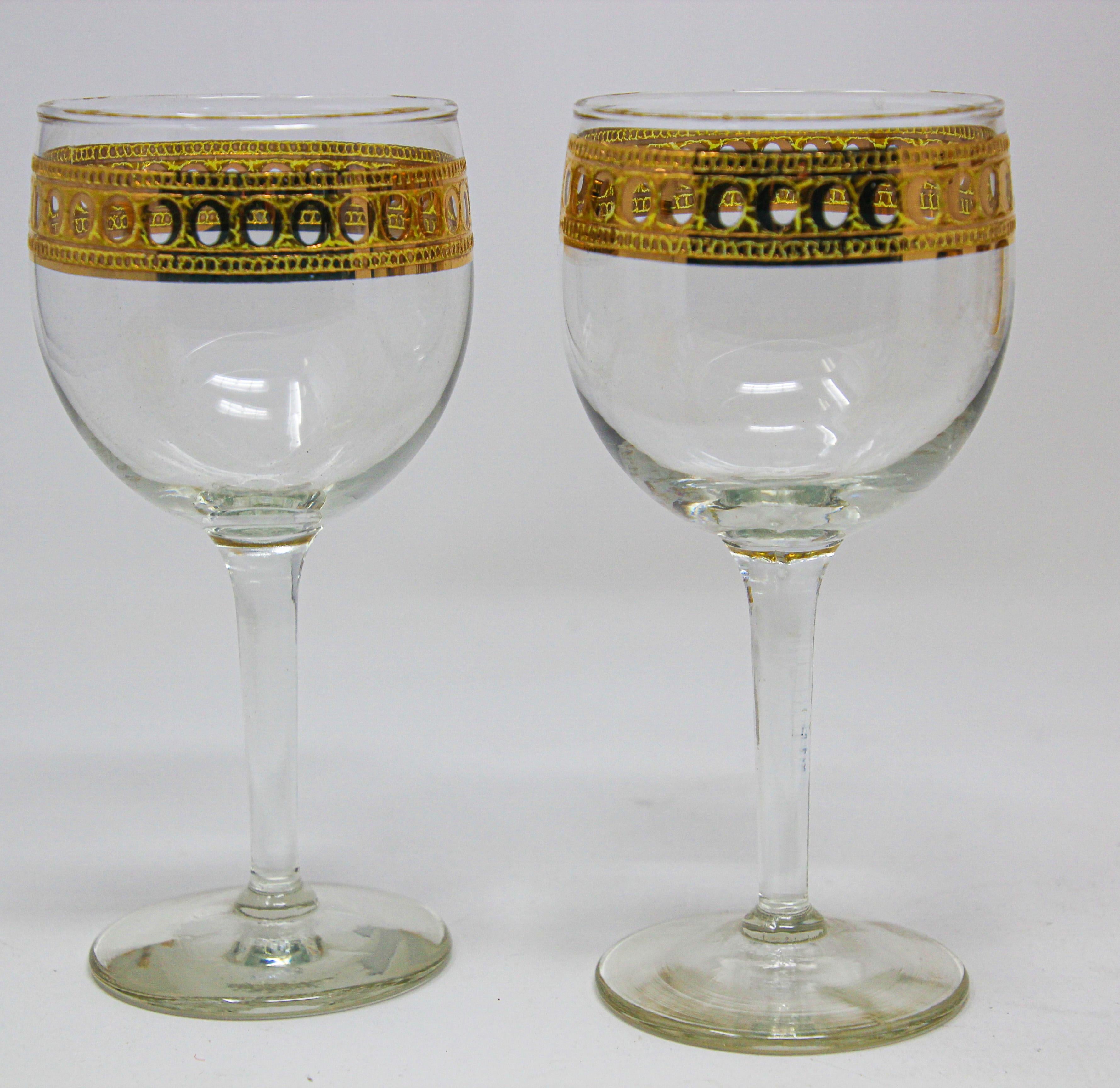 Set of Two Vintage Culver Wine Glasses with 22-Karat Gold Antigua Pattern In Good Condition In North Hollywood, CA