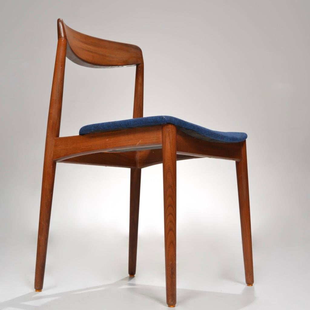 Set of Two Curved Back Danish Teak Dining Chairs In Good Condition For Sale In Los Angeles, CA