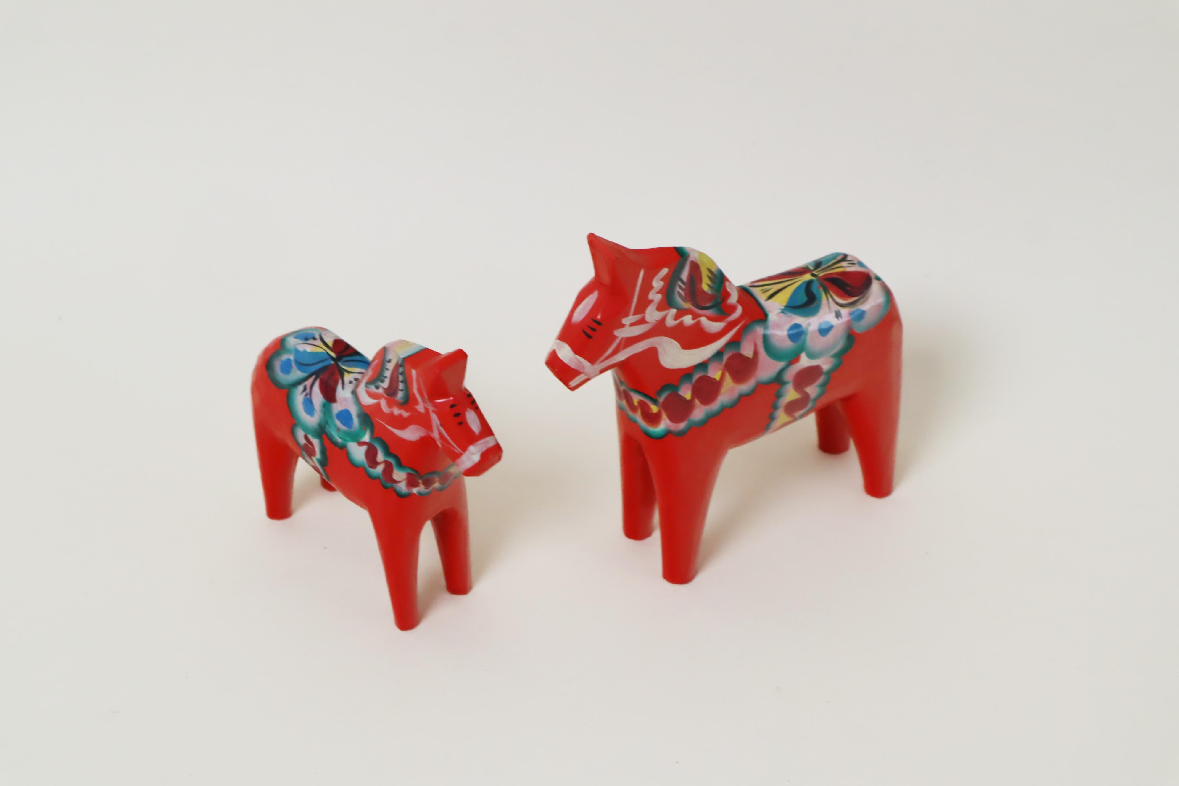 Intagliato a mano Set di due cavalli Dala dalla Svezia in vendita