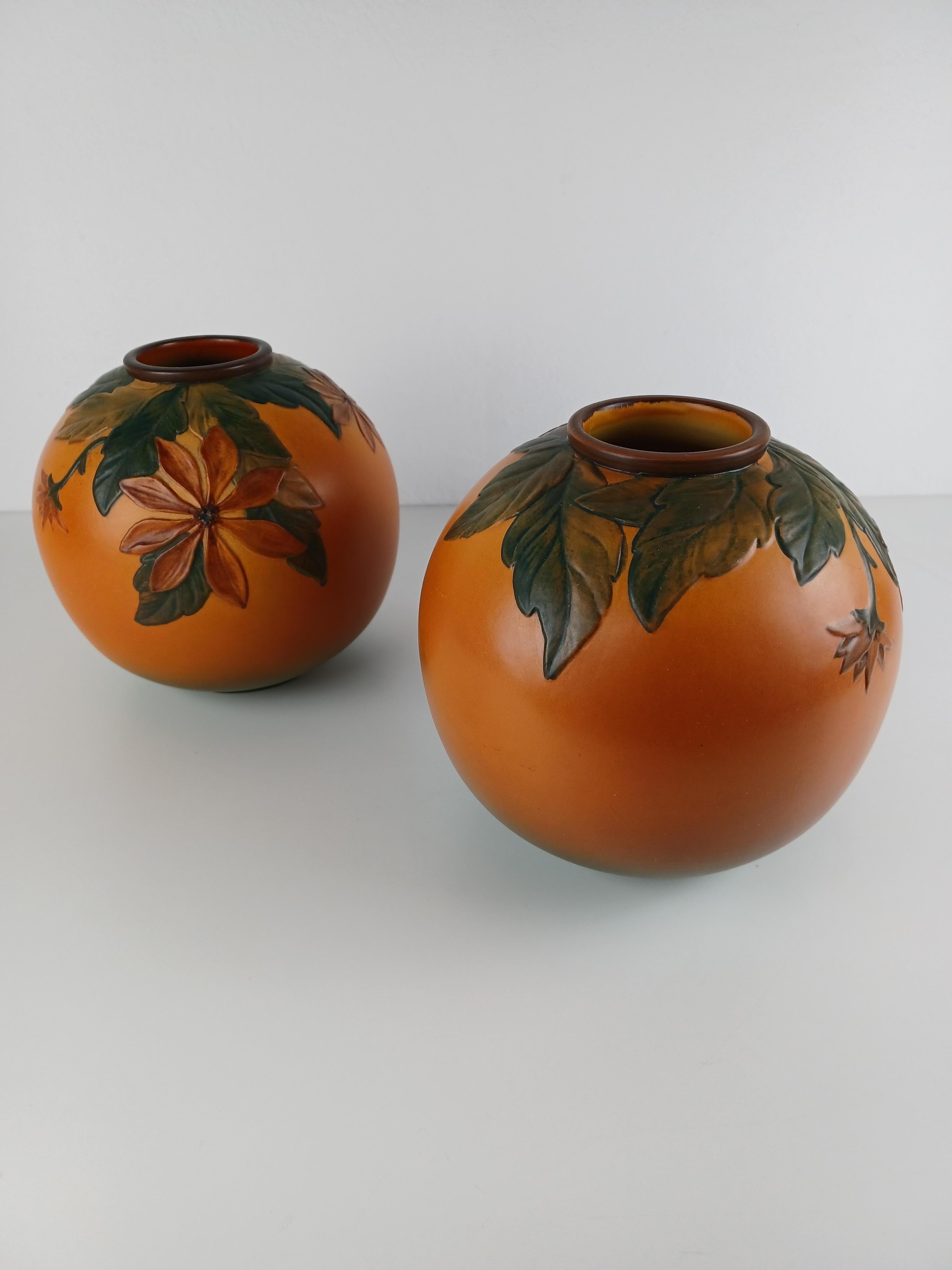 Danois Ensemble de deux vases artisanaux danois Art Nouveau des années 1930 par P. Ipsens Enke en vente