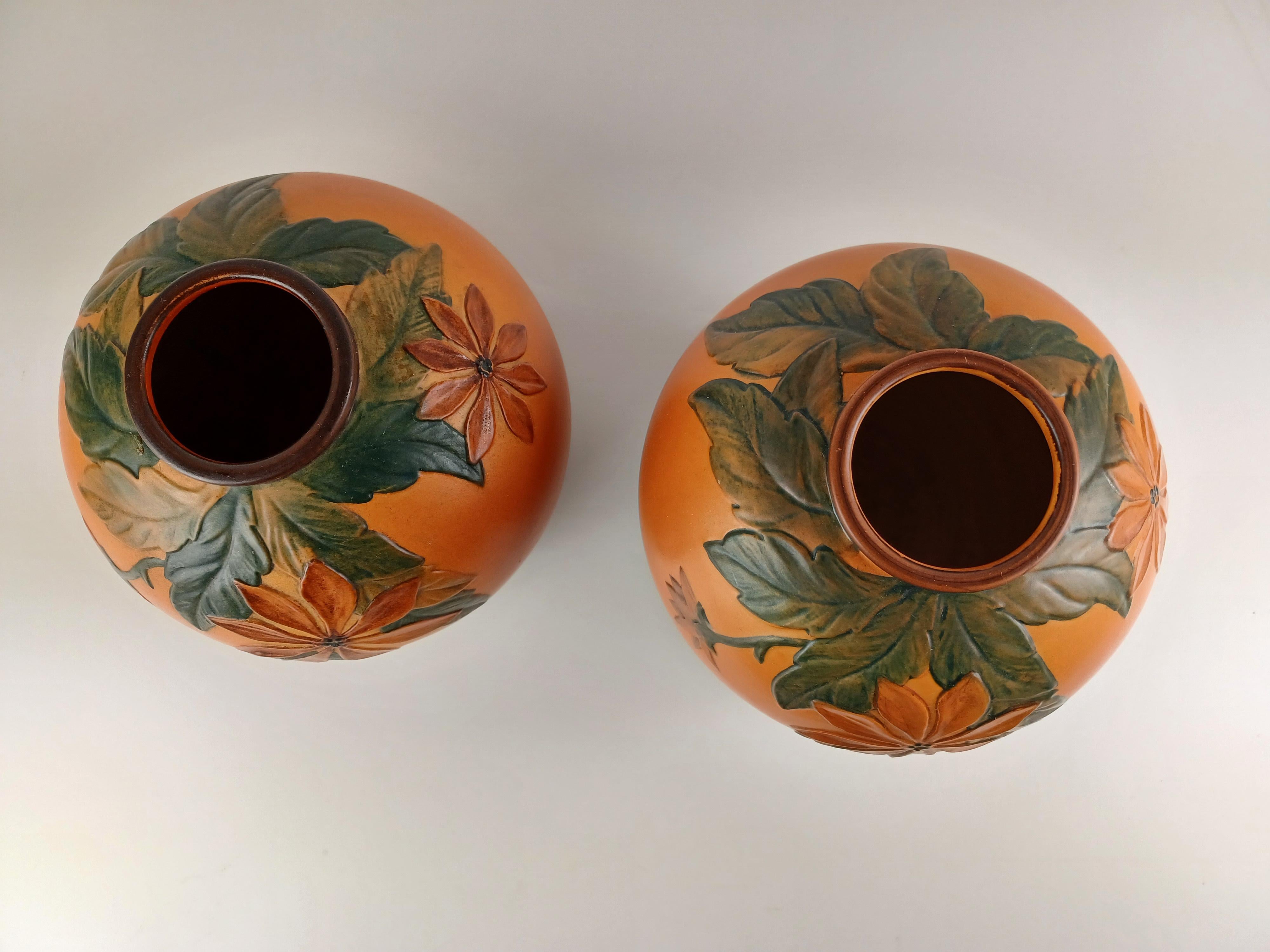 Milieu du XXe siècle Ensemble de deux vases artisanaux danois Art Nouveau des années 1930 par P. Ipsens Enke en vente