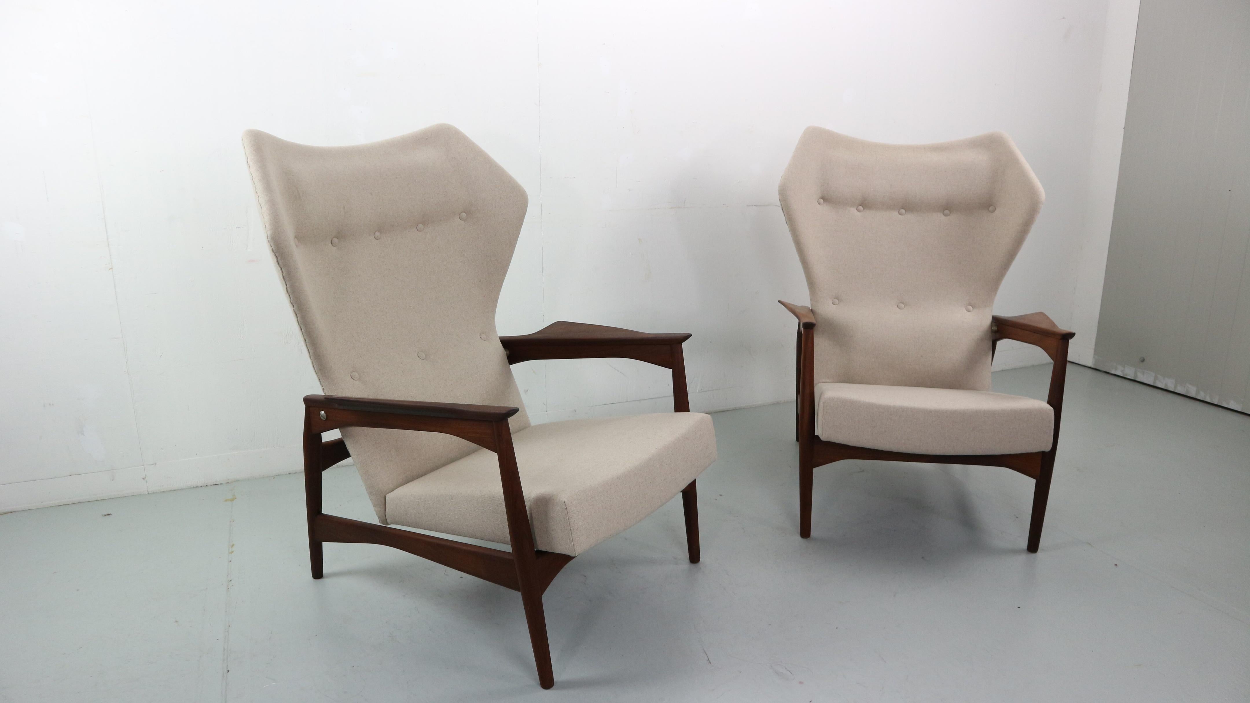 Set of Two Danish Adjustable Wingback Lounge Chairs in Teak by Ib Kofod Larsen In Good Condition In The Hague, NL