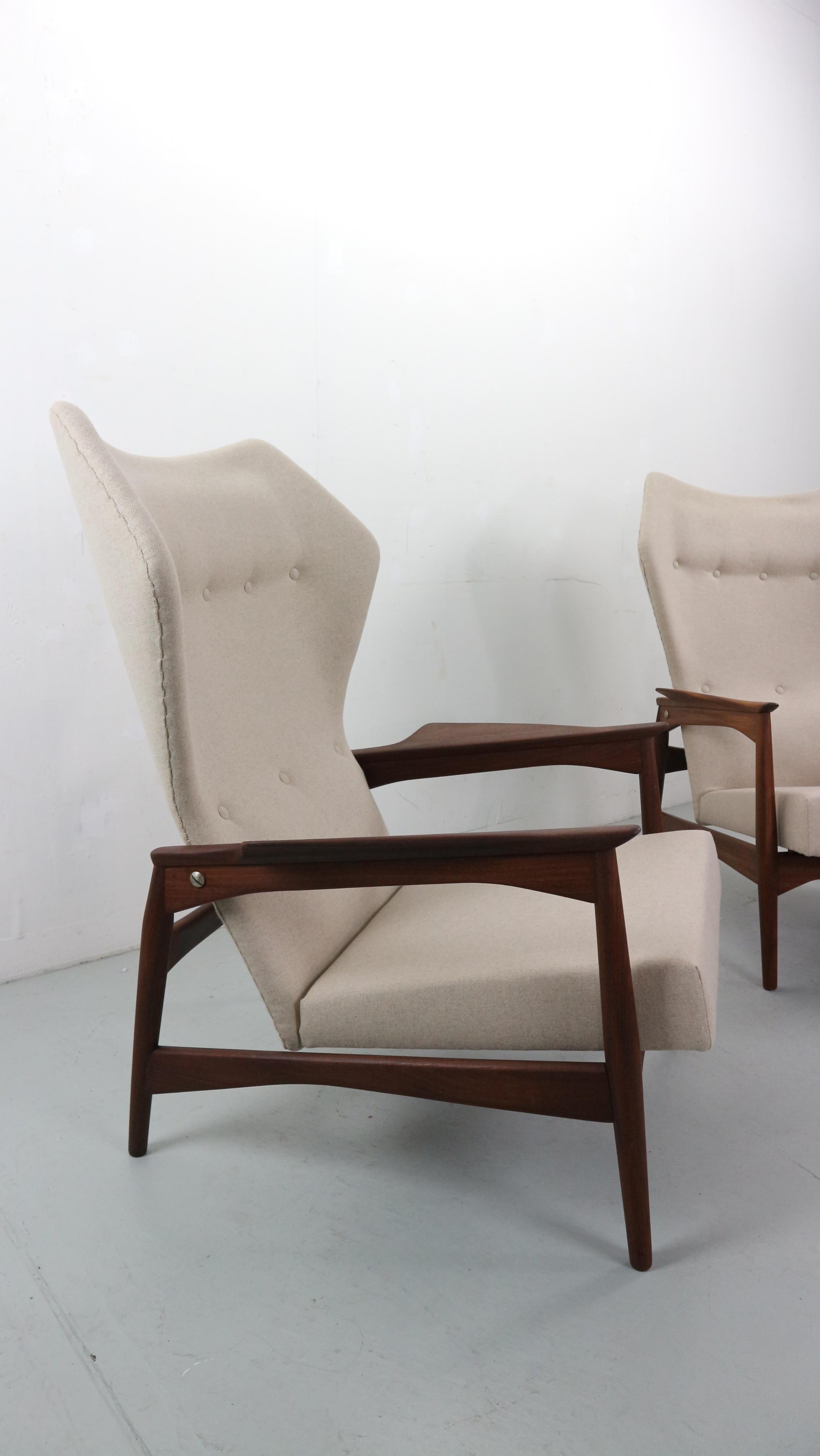 20th Century Set of Two Danish Adjustable Wingback Lounge Chairs in Teak by Ib Kofod Larsen