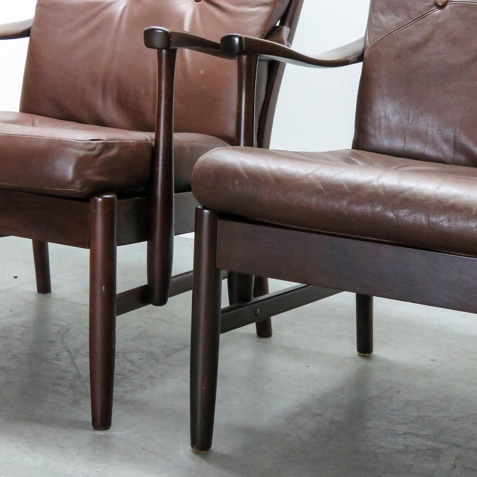 Ensemble de deux chaises d'appoint danoises en cuir, 1950 en vente 1