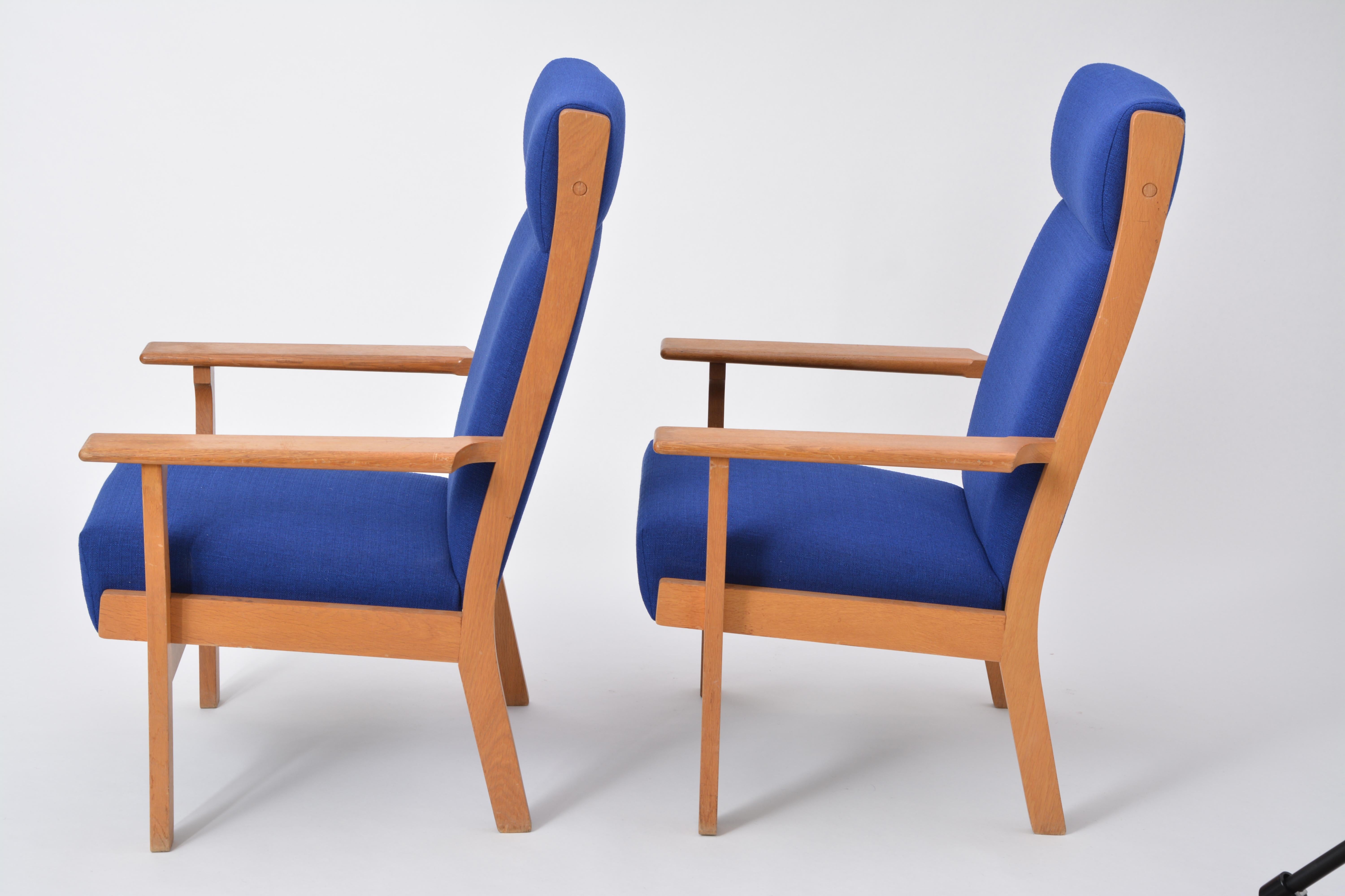 Satz von zwei dänischen GE 181-Stühlen von Hans Wegner für GETAMA, Moderne der Mitte des Jahrhunderts im Angebot 5
