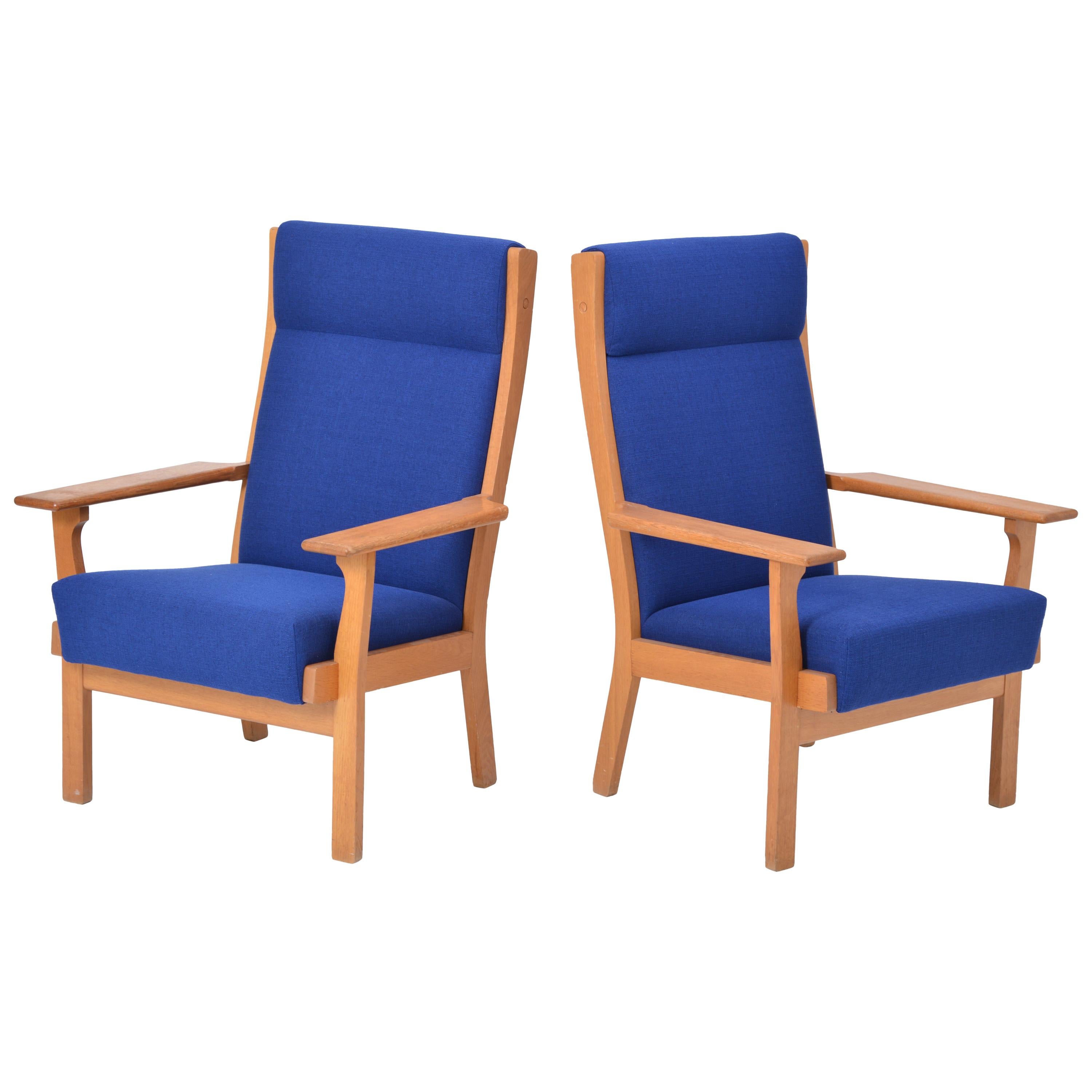 Set of two Danish Mid-Century Modern GE 181 a chairs by Hans Wegner for GETAMA

This pair of armchairs (Model GE 181 A) was designed by Hans Wegner and produced with outstanding craftsmanship by the Danish company GETAMA. The chairs are made from