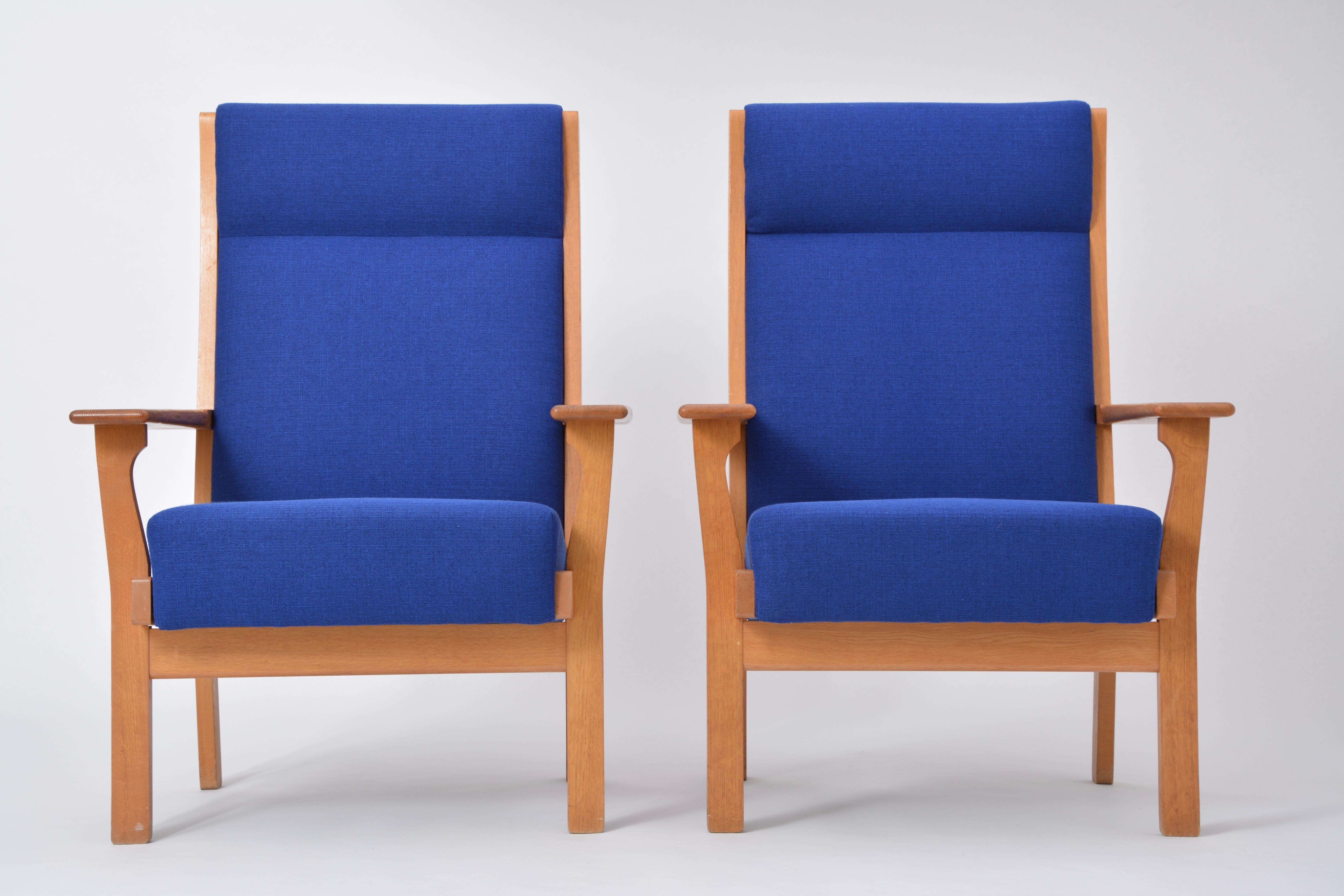 Ensemble de deux chaises danoises GE 181 de style mi-siècle moderne par Hans Wegner pour GETAMA Bon état - En vente à Berlin, DE