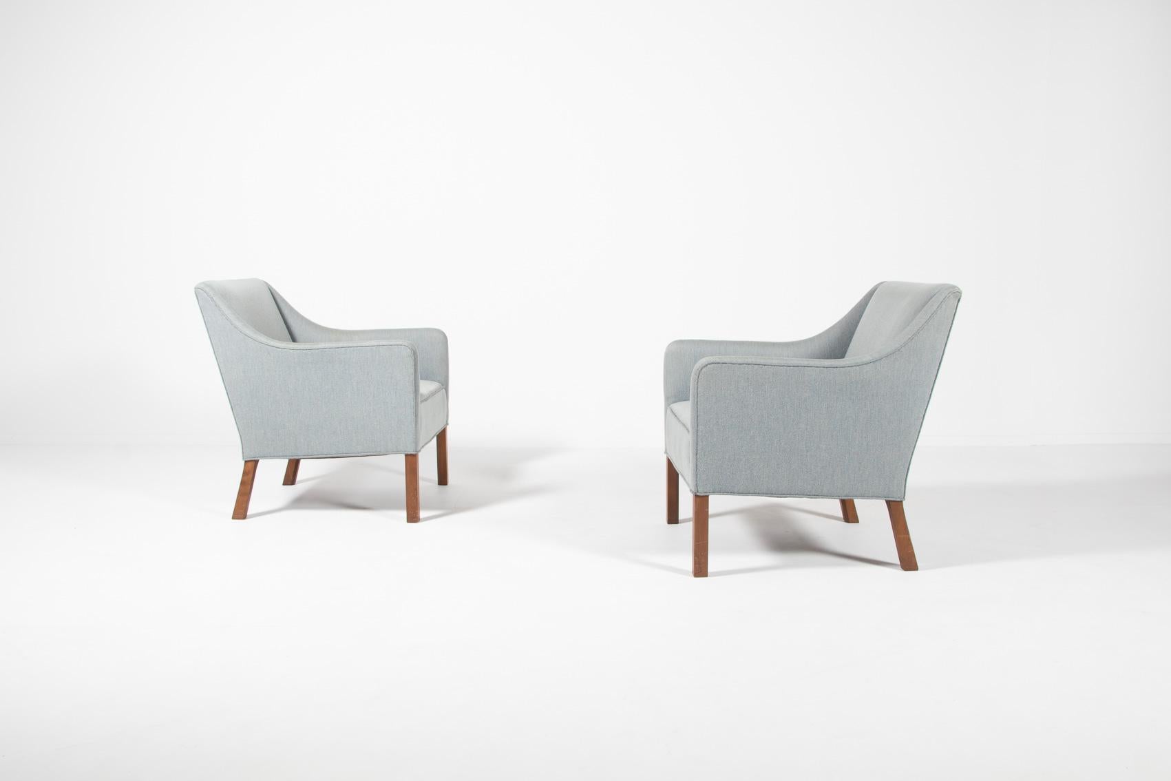 Set of two Danish Modern club chairs from Einar Larsen, 1950’s For Sale 3