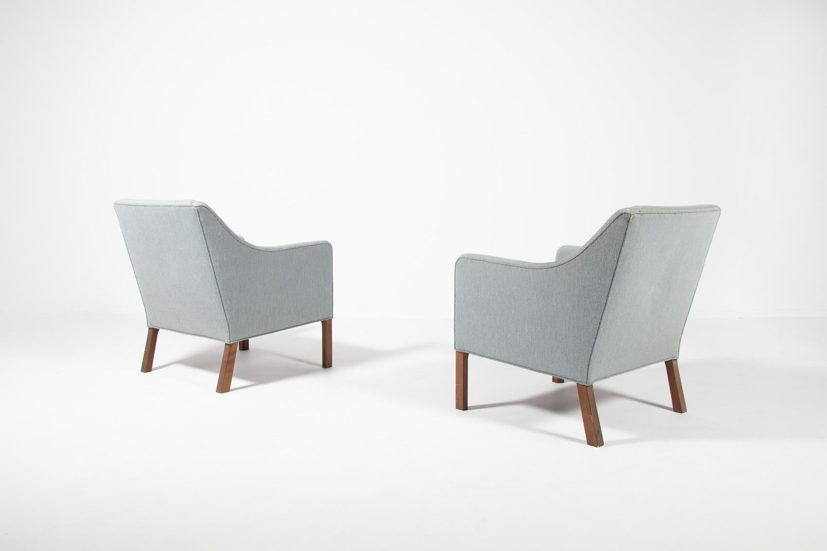 Set of two Danish Modern club chairs from Einar Larsen, 1950’s For Sale 1