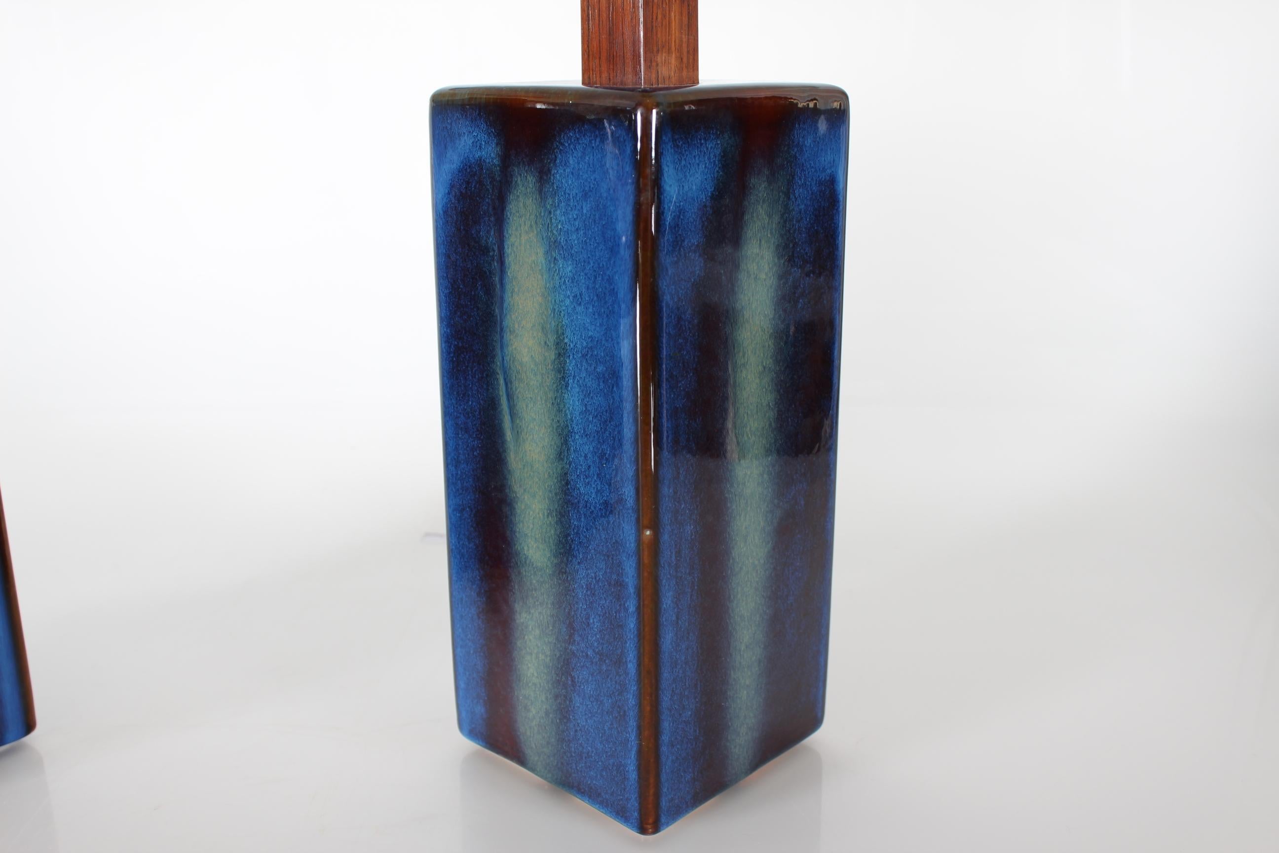 Set of Two Danish Sculptural Table Lamps with Glossy Dark Blue Glaze by Søholm In Good Condition For Sale In Silkeborg, Silkeborg