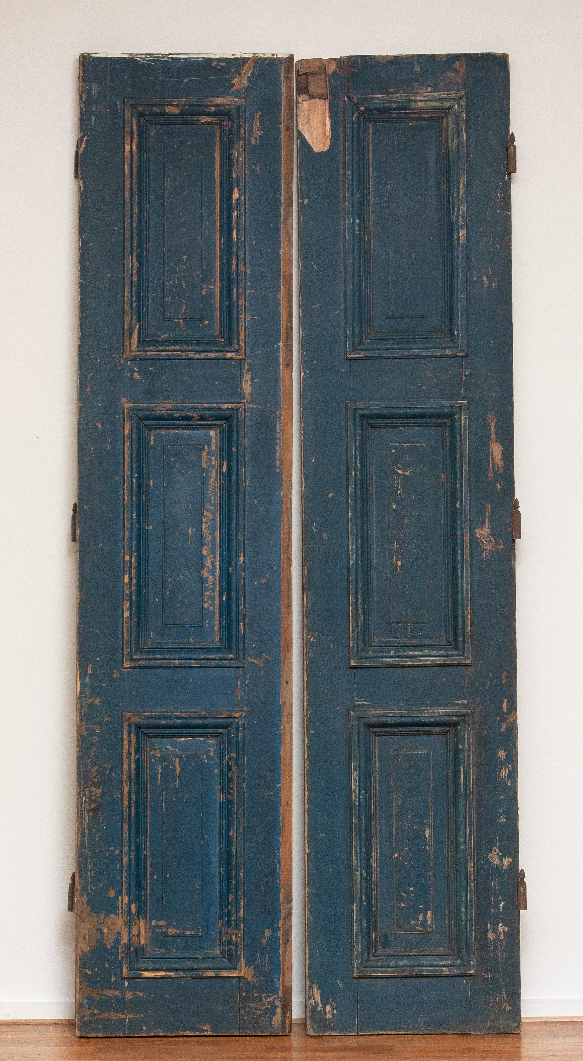 Set of two decorative 18th century tall doors in pine.
The given dimensions are for each door. Together the two doors are 92cm / 36 inches wide.

Please note!
Because Shipping Costs highly fluctuate daily, we kindly ask you to ask us a Shipping