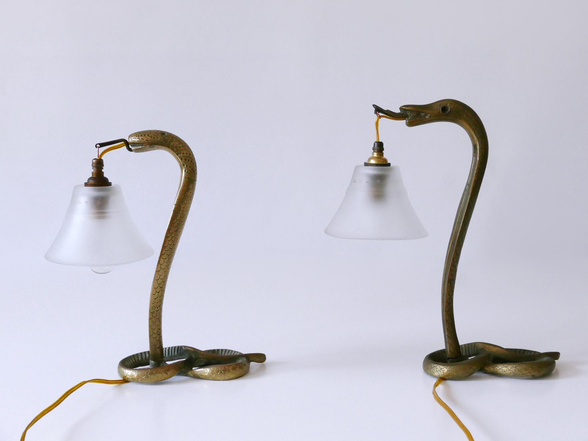 Set of Two Decorative Art Nouveau Bronze Cobra Table Lamps 1910s For Sale 4