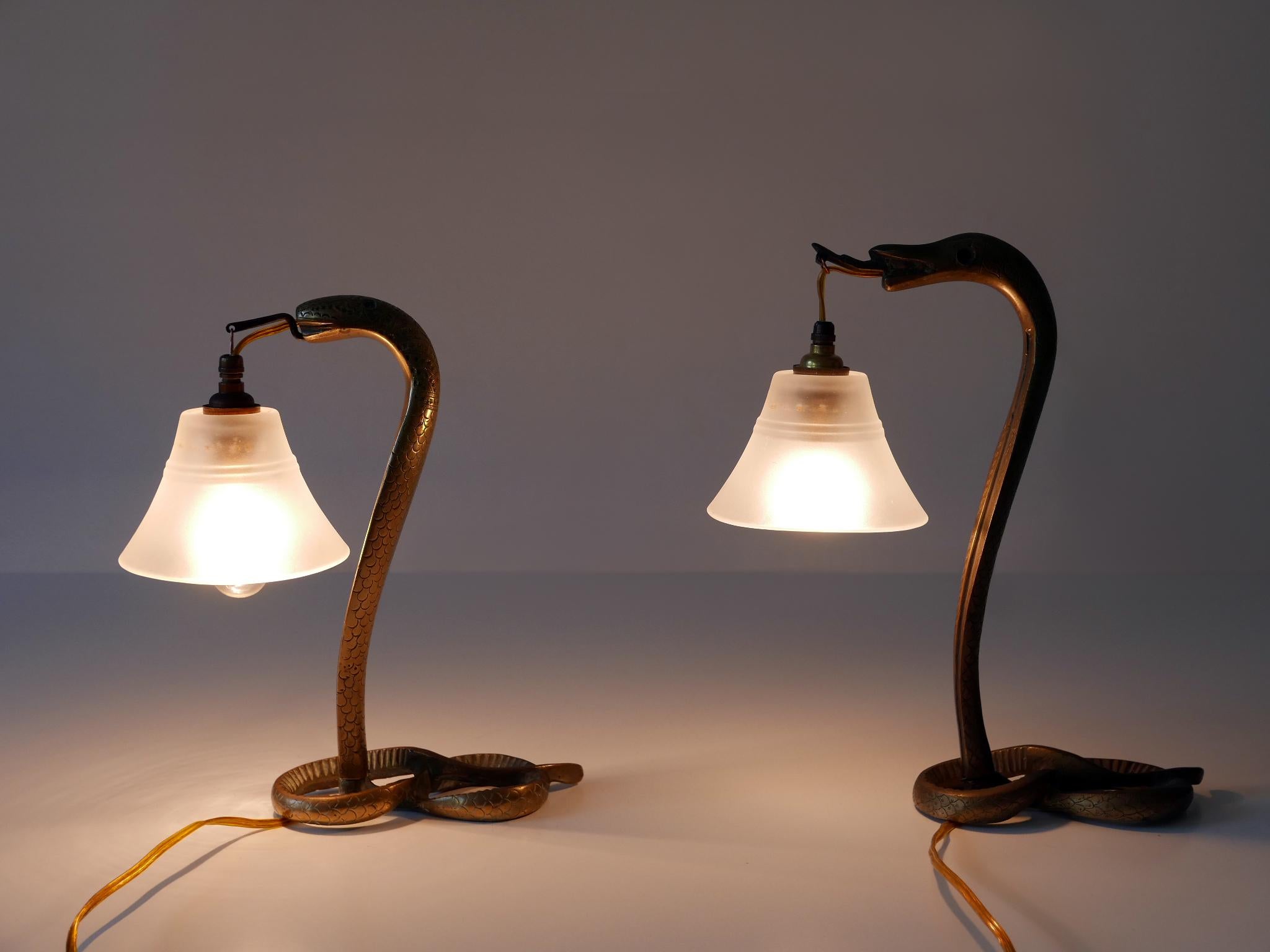 Set of Two Decorative Art Nouveau Bronze Cobra Table Lamps 1910s For Sale 5