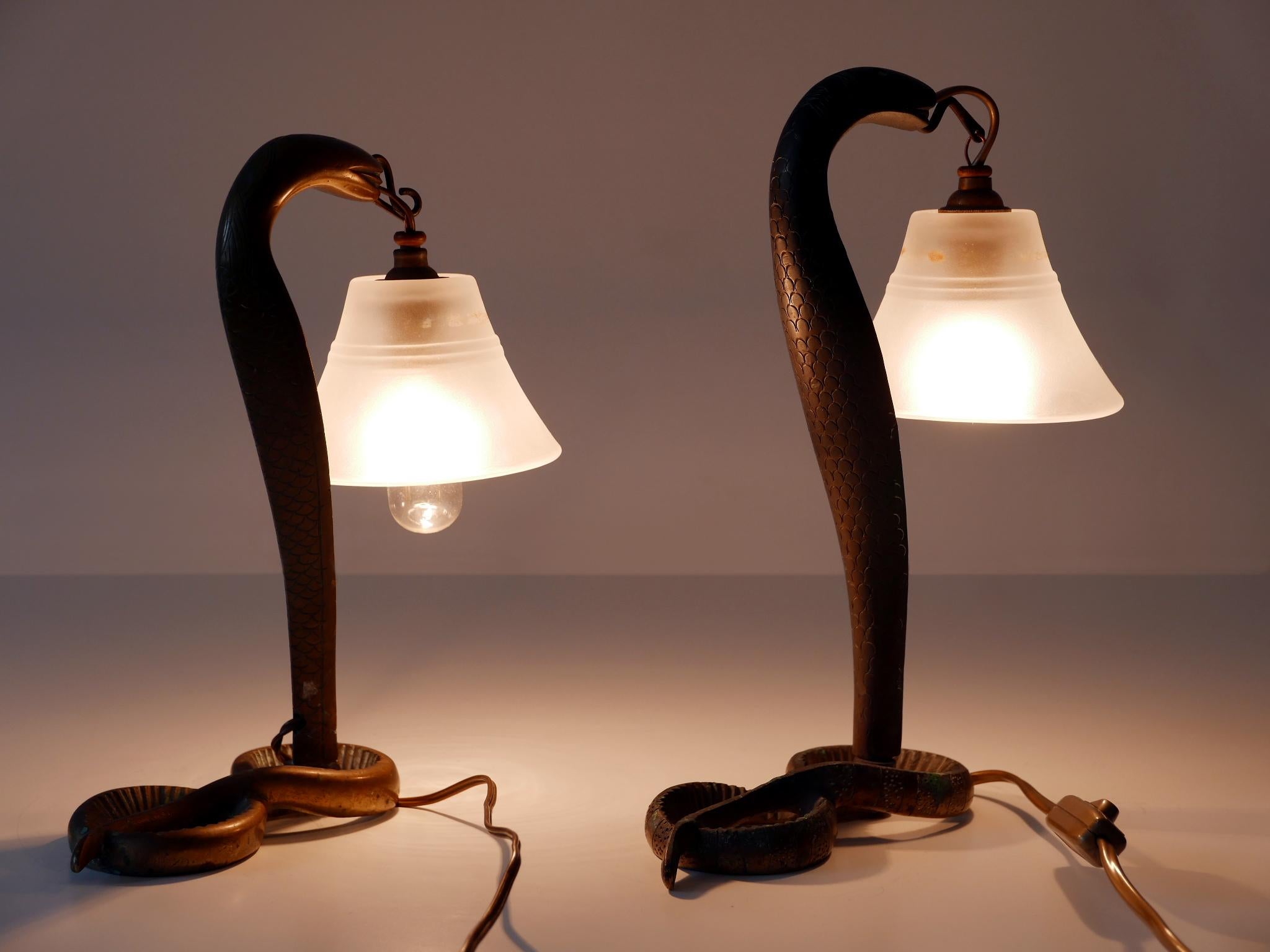 Set of Two Decorative Art Nouveau Bronze Cobra Table Lamps 1910s For Sale 5