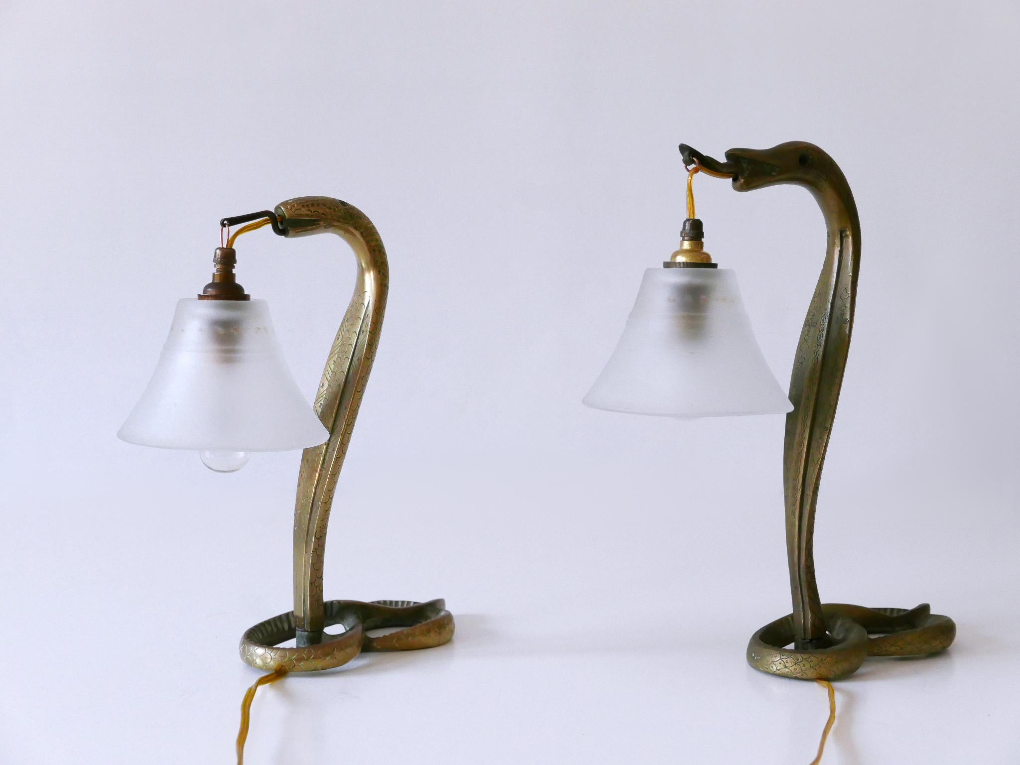 Set of Two Decorative Art Nouveau Bronze Cobra Table Lamps 1910s For Sale 6
