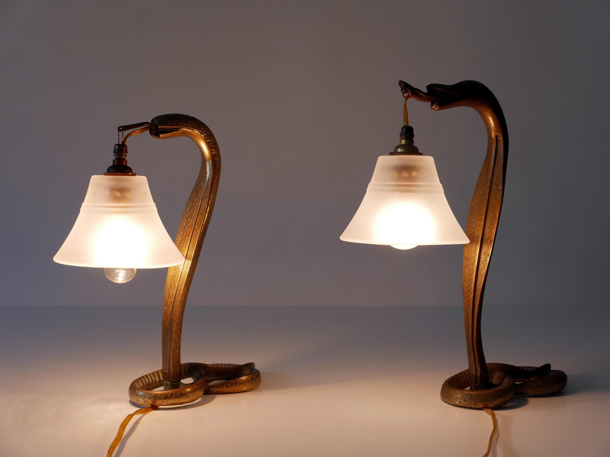Set of Two Decorative Art Nouveau Bronze Cobra Table Lamps 1910s For Sale 7