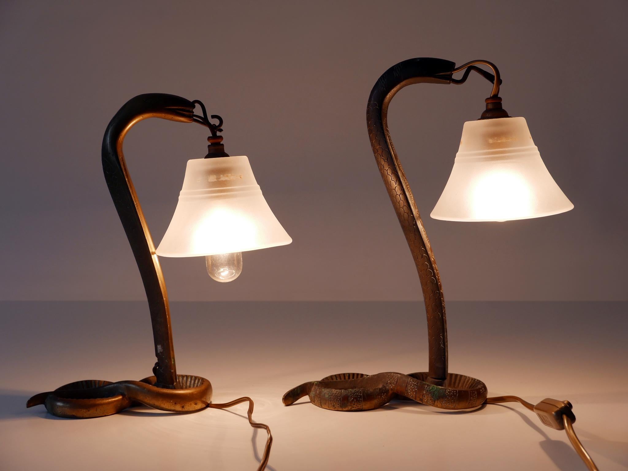 Set of Two Decorative Art Nouveau Bronze Cobra Table Lamps 1910s For Sale 7
