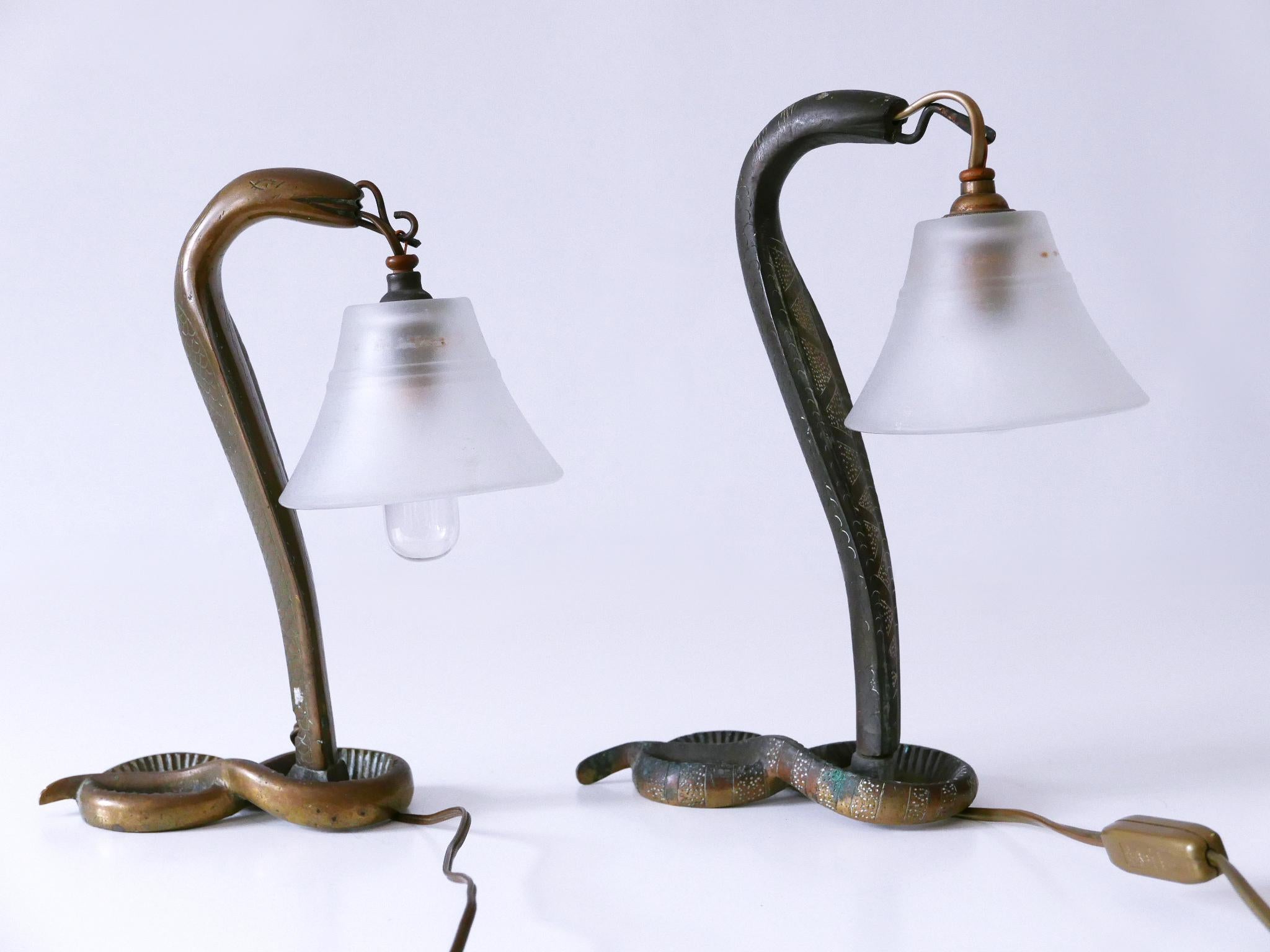 Set of Two Decorative Art Nouveau Bronze Cobra Table Lamps 1910s For Sale 8
