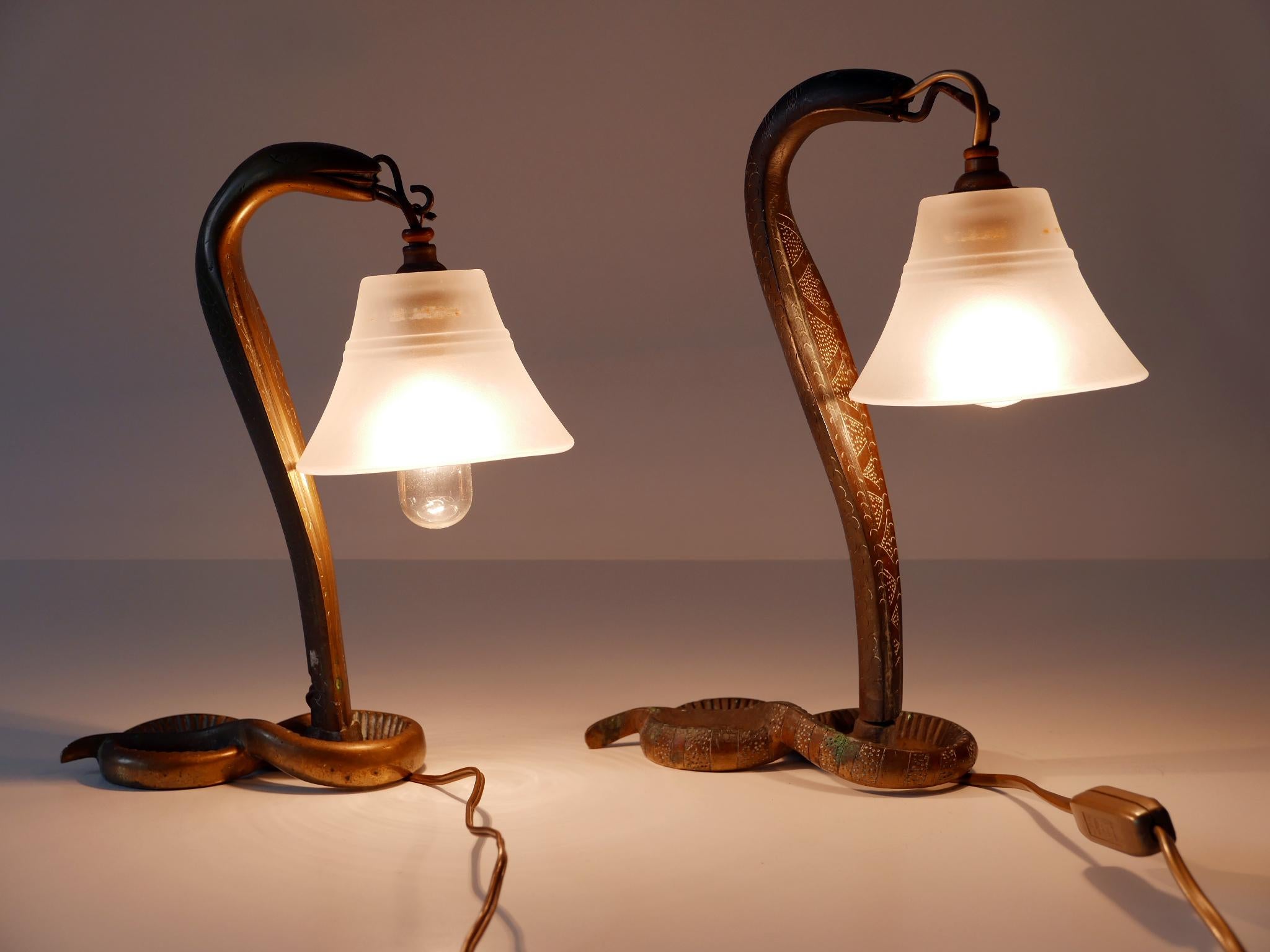 Set of Two Decorative Art Nouveau Bronze Cobra Table Lamps 1910s For Sale 9