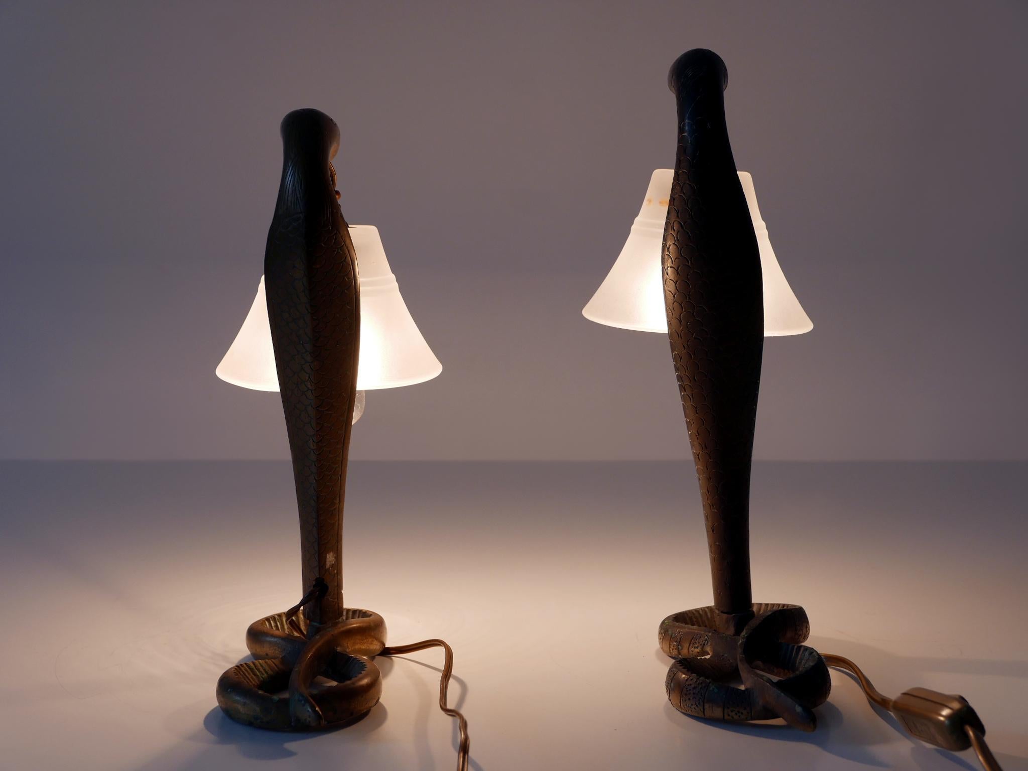 Set of Two Decorative Art Nouveau Bronze Cobra Table Lamps 1910s For Sale 11