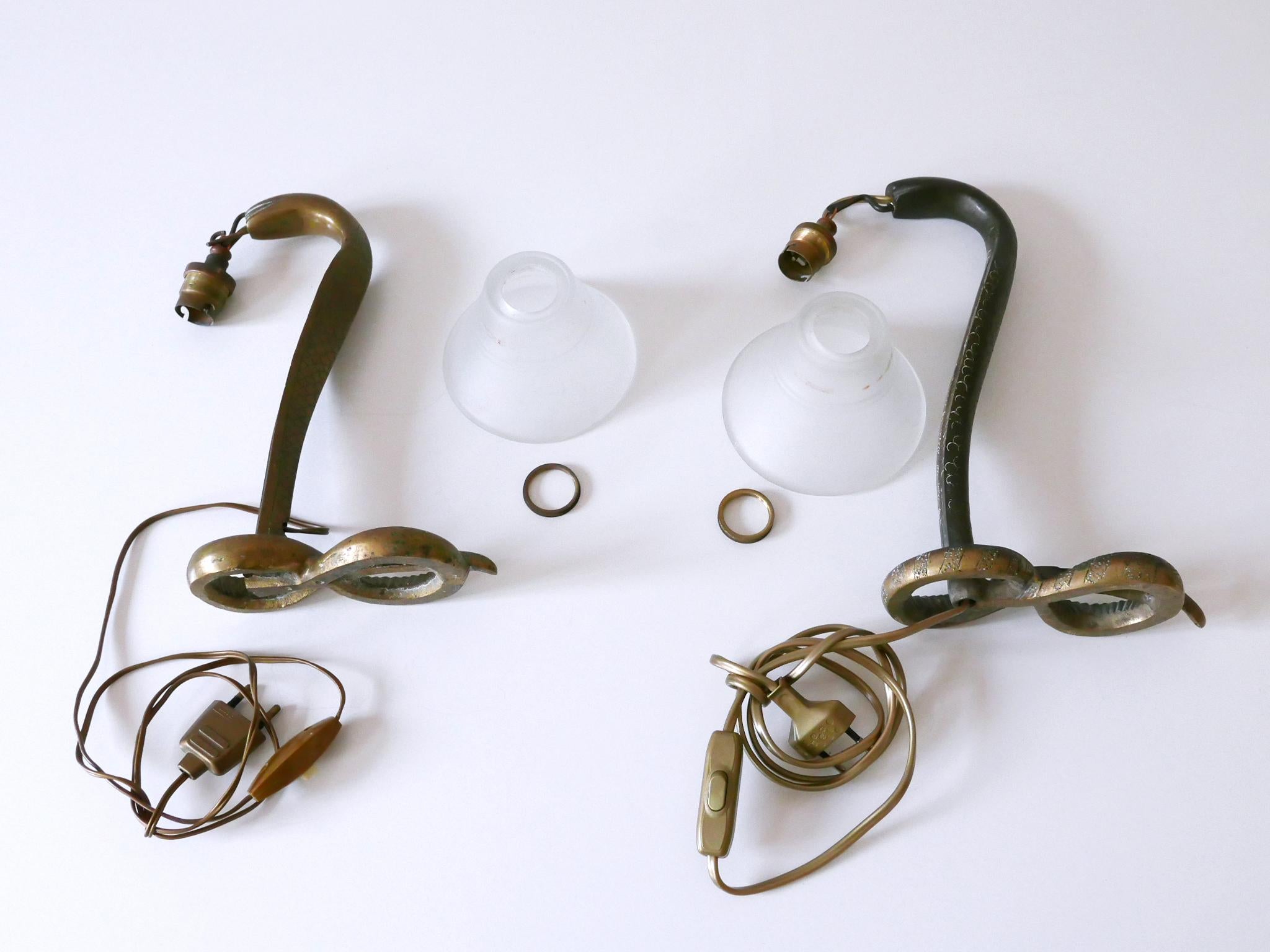Set of Two Decorative Art Nouveau Bronze Cobra Table Lamps 1910s For Sale 14