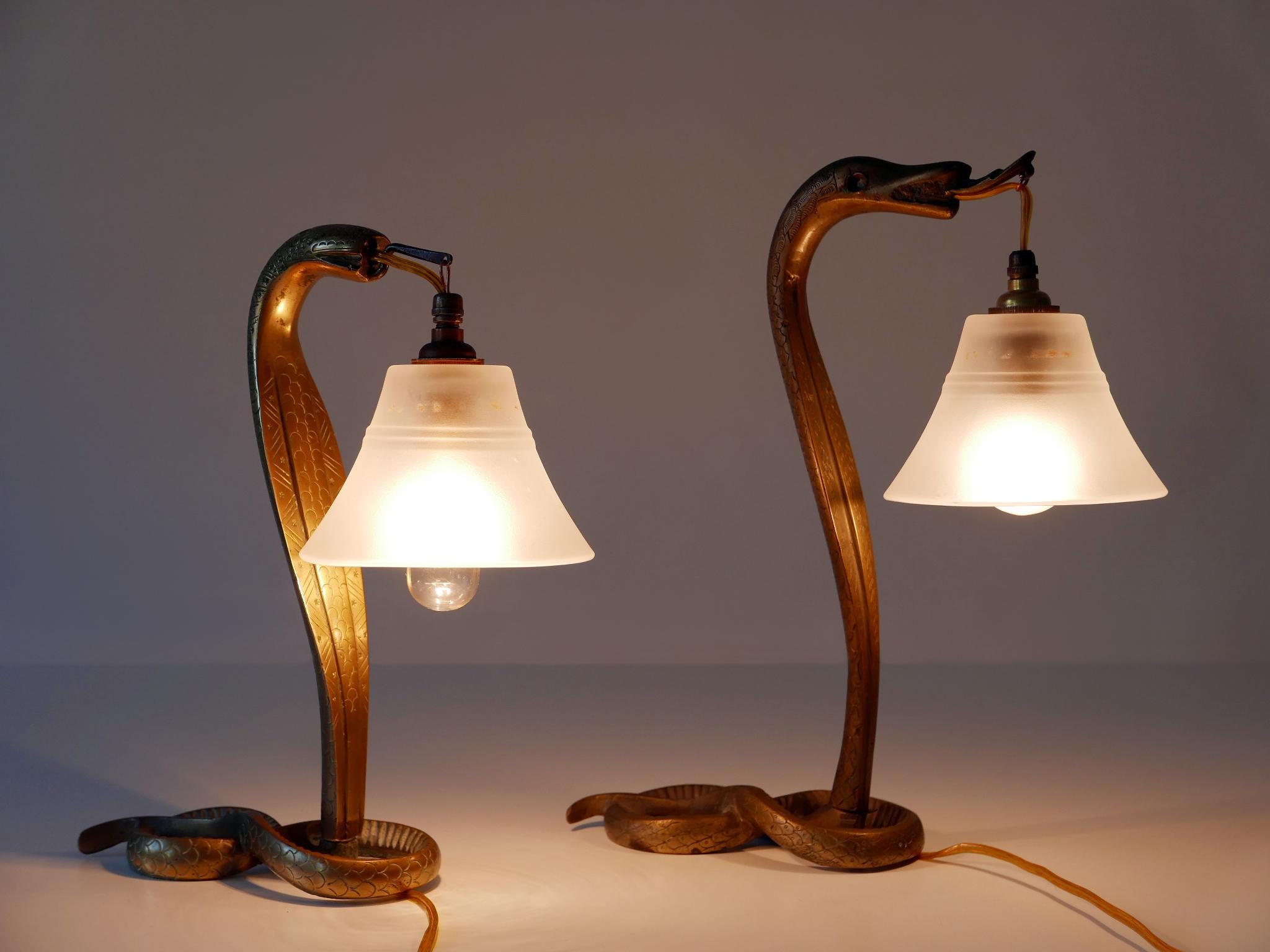 Set of Two Decorative Art Nouveau Bronze Cobra Table Lamps 1910s In Good Condition For Sale In Munich, DE