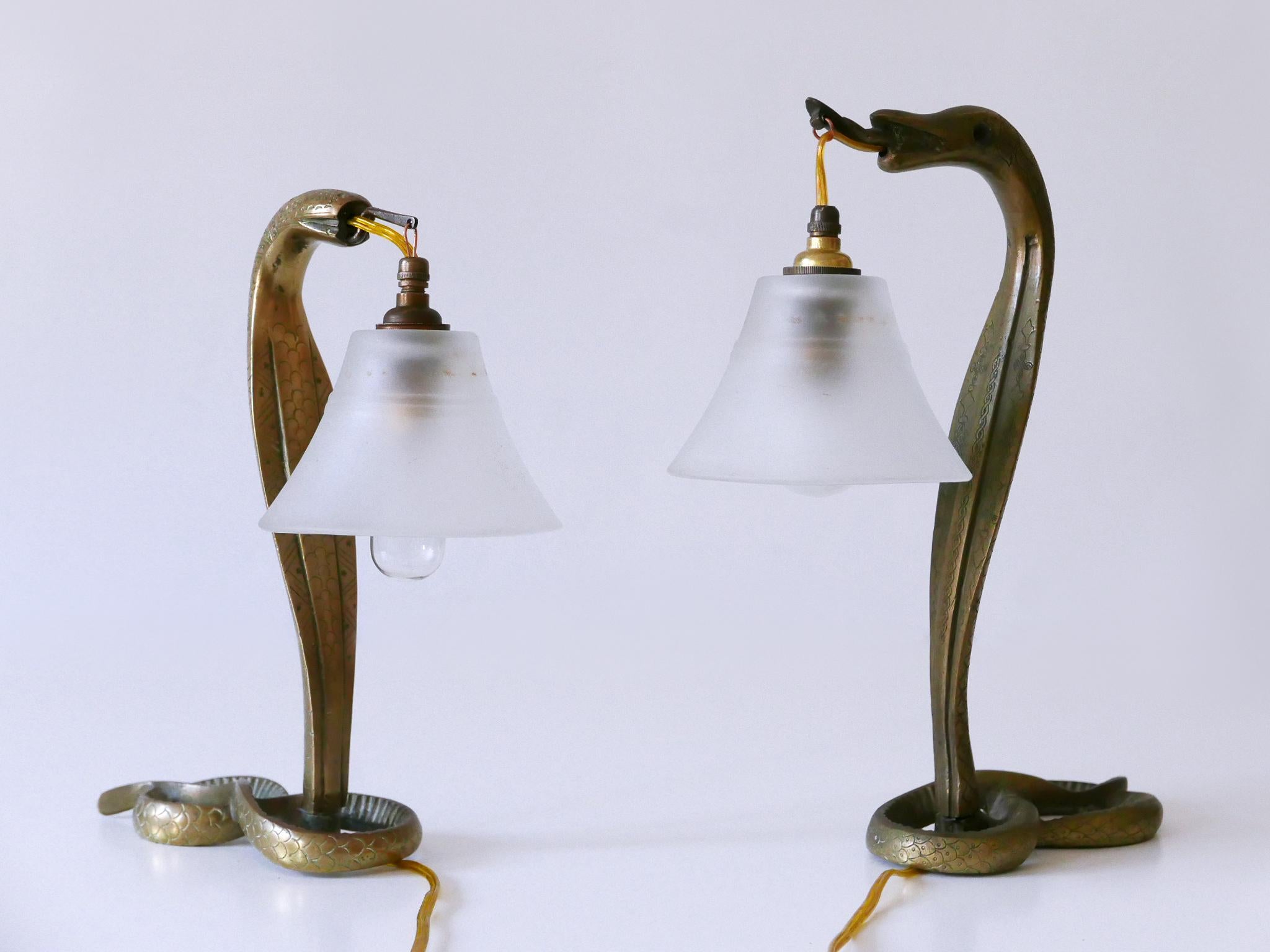 Early 20th Century Set of Two Decorative Art Nouveau Bronze Cobra Table Lamps 1910s For Sale