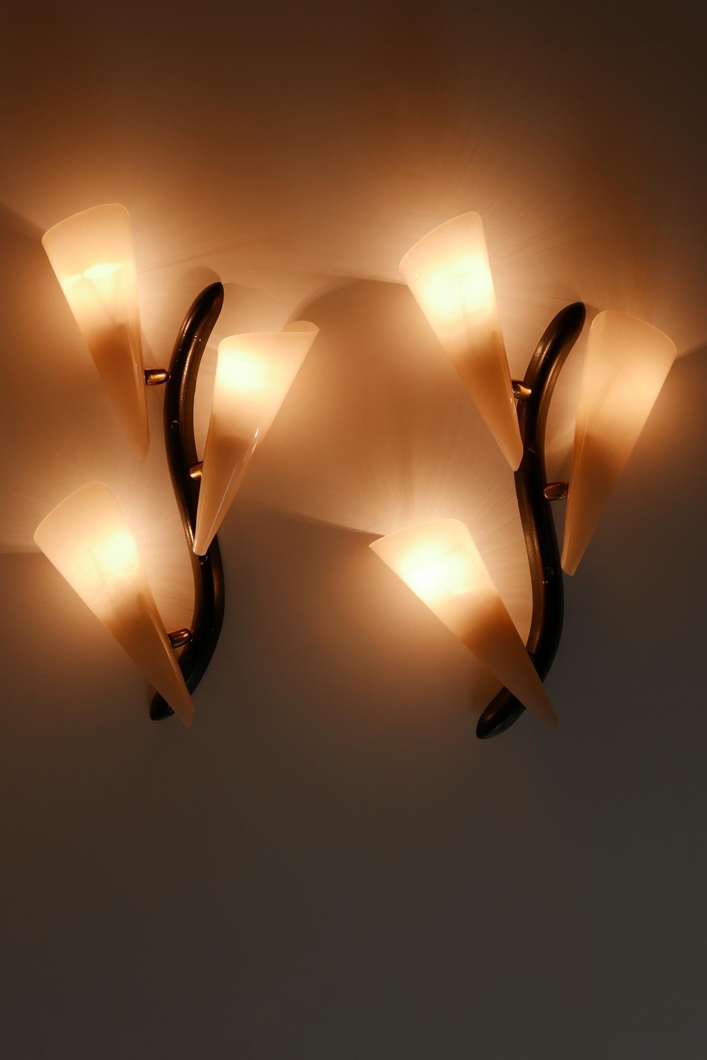 Set of Two Decorative Mid-Century Modern Sconces or Wall Lamps Germany 1950s In Good Condition For Sale In Munich, DE