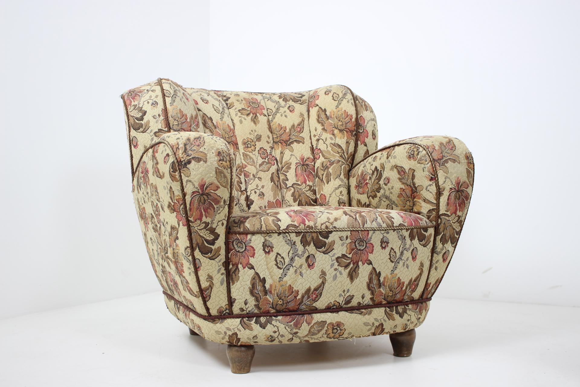 - Czechoslovakia,
- circa 1920-1930s
- Good original condition
- Very interesting model
- Suitable for a new upholstery.