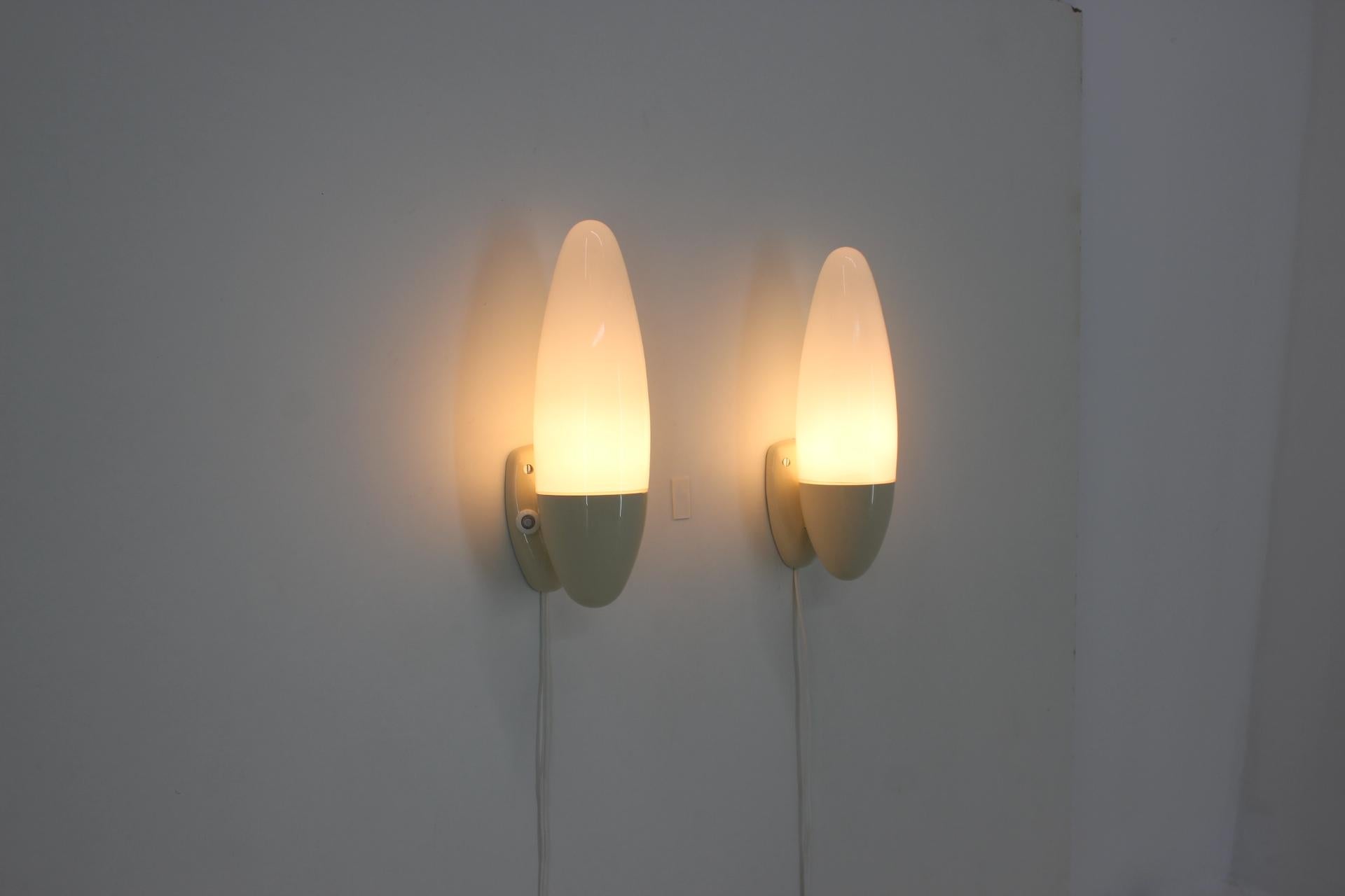Mid-Century Modern Set of Two Design Wall Lamps / Rocket, 1970s For Sale