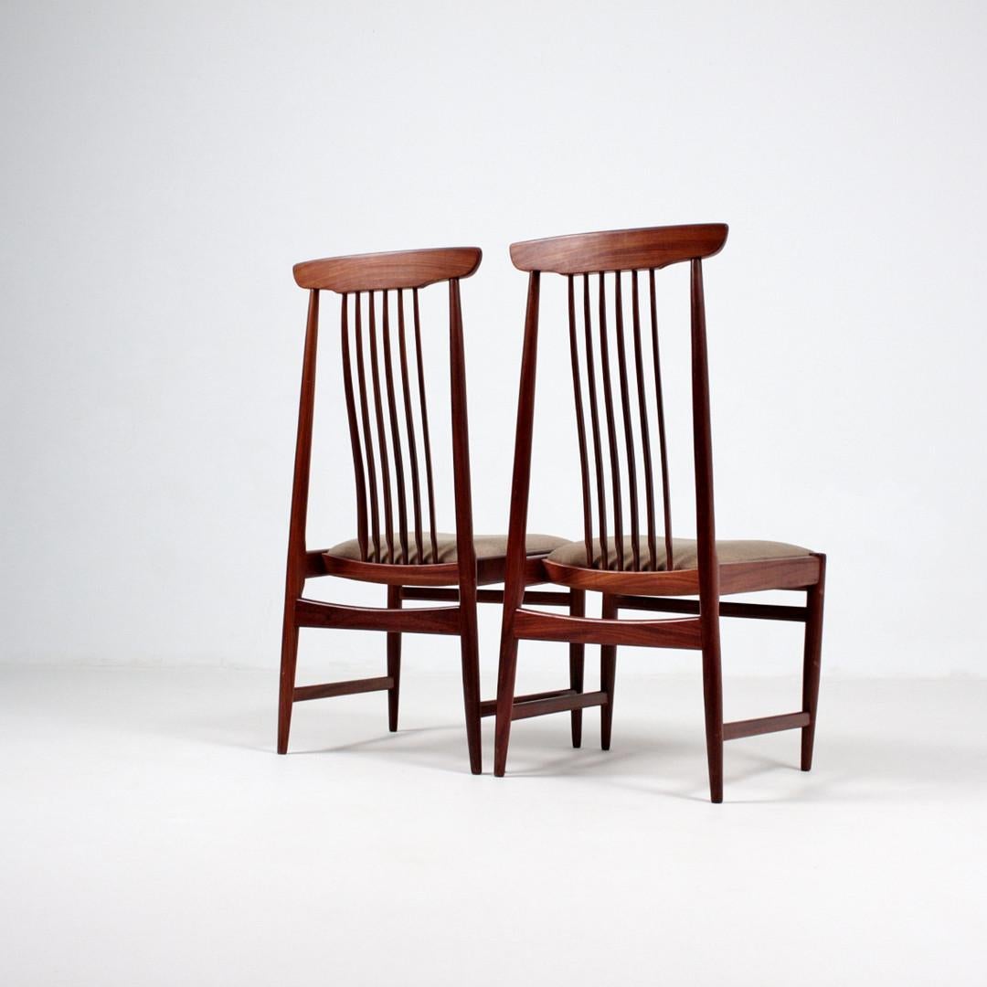 Scandinavian Modern Set of Two Dining Room Chairs in the Style of Arne Vodder For Sale