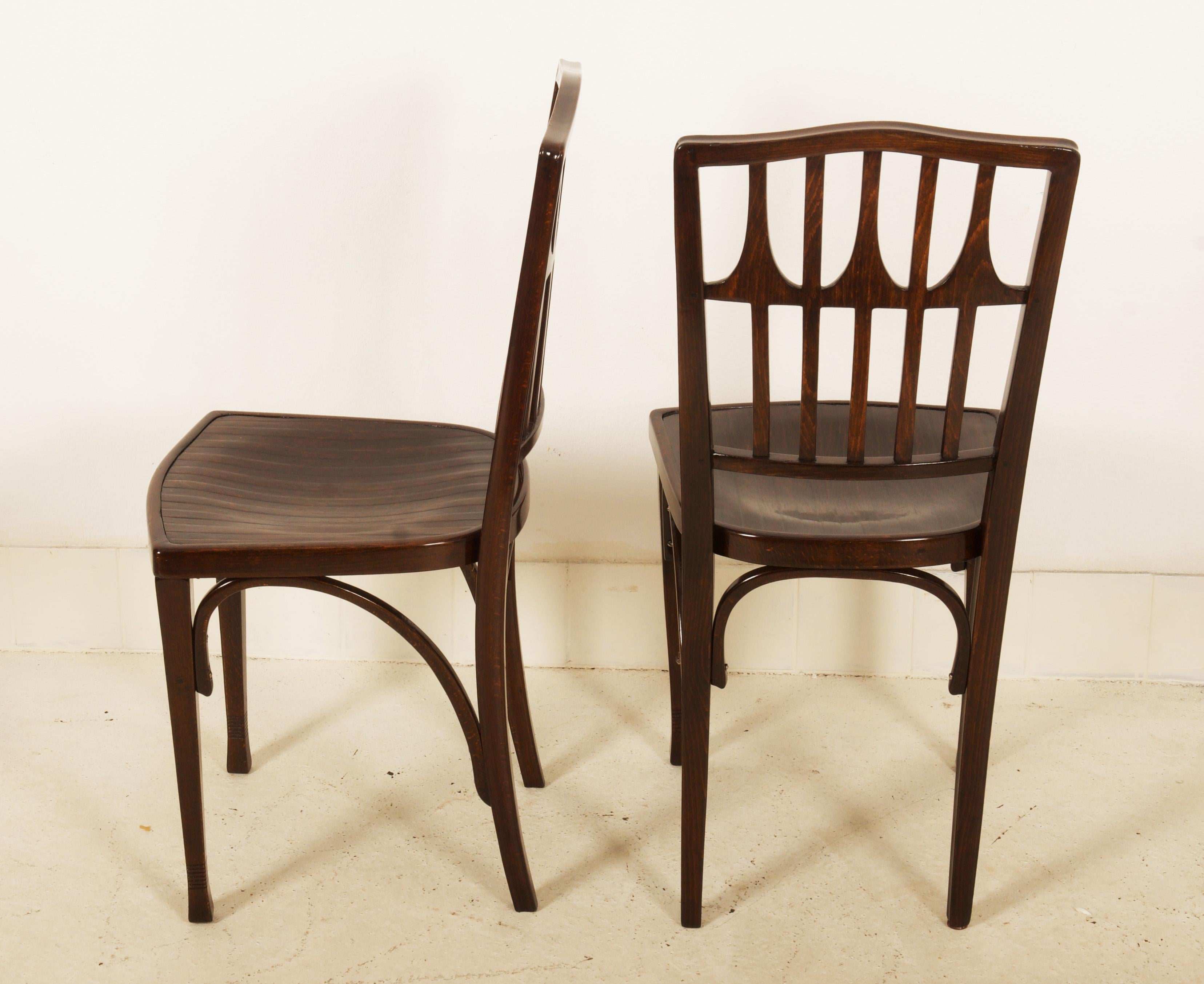Autrichien Ensemble de deux chaises de salle à manger par Koloman Moser fo J.J. Kohn en vente