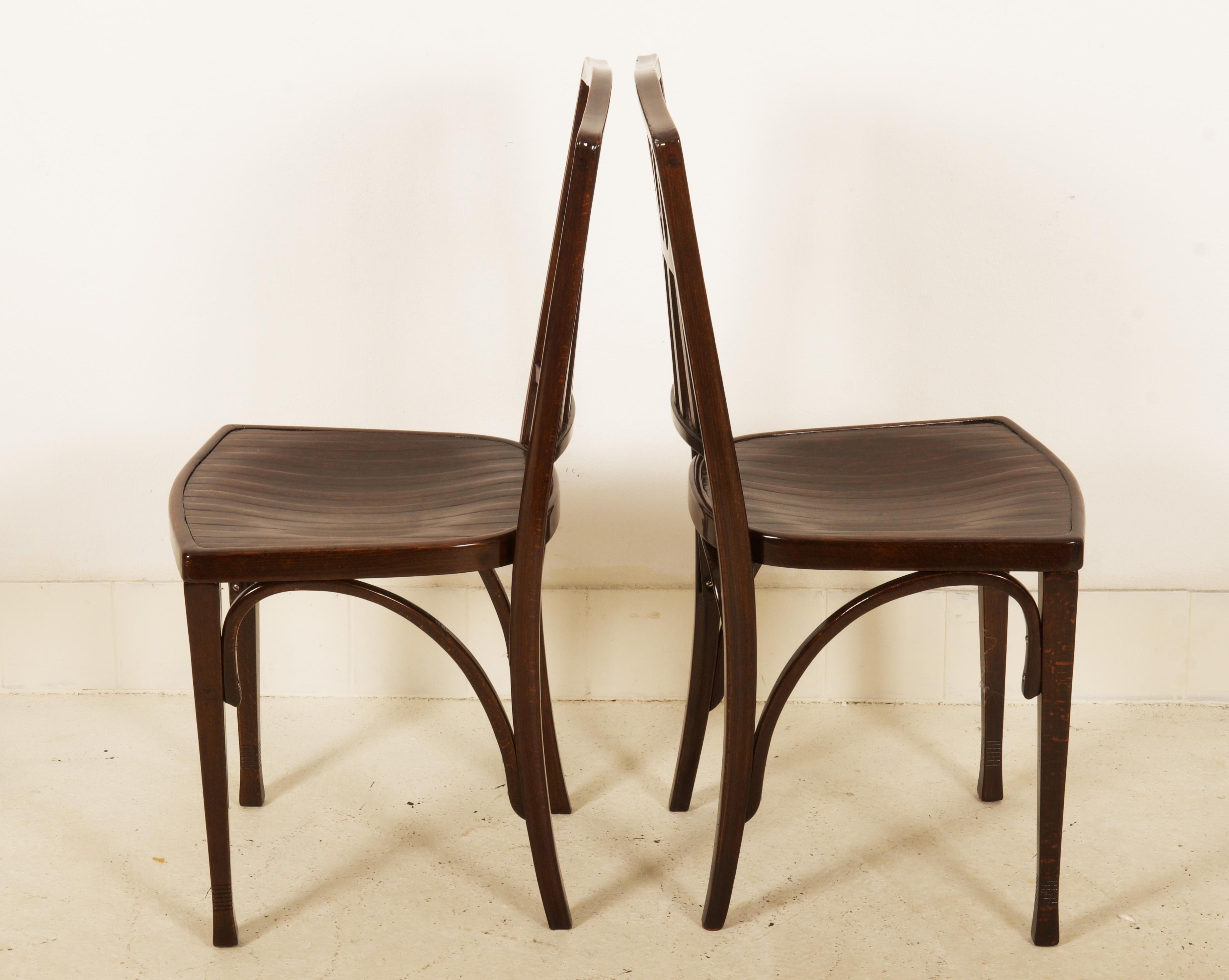 Début du 20ème siècle Ensemble de deux chaises de salle à manger par Koloman Moser fo J.J. Kohn en vente
