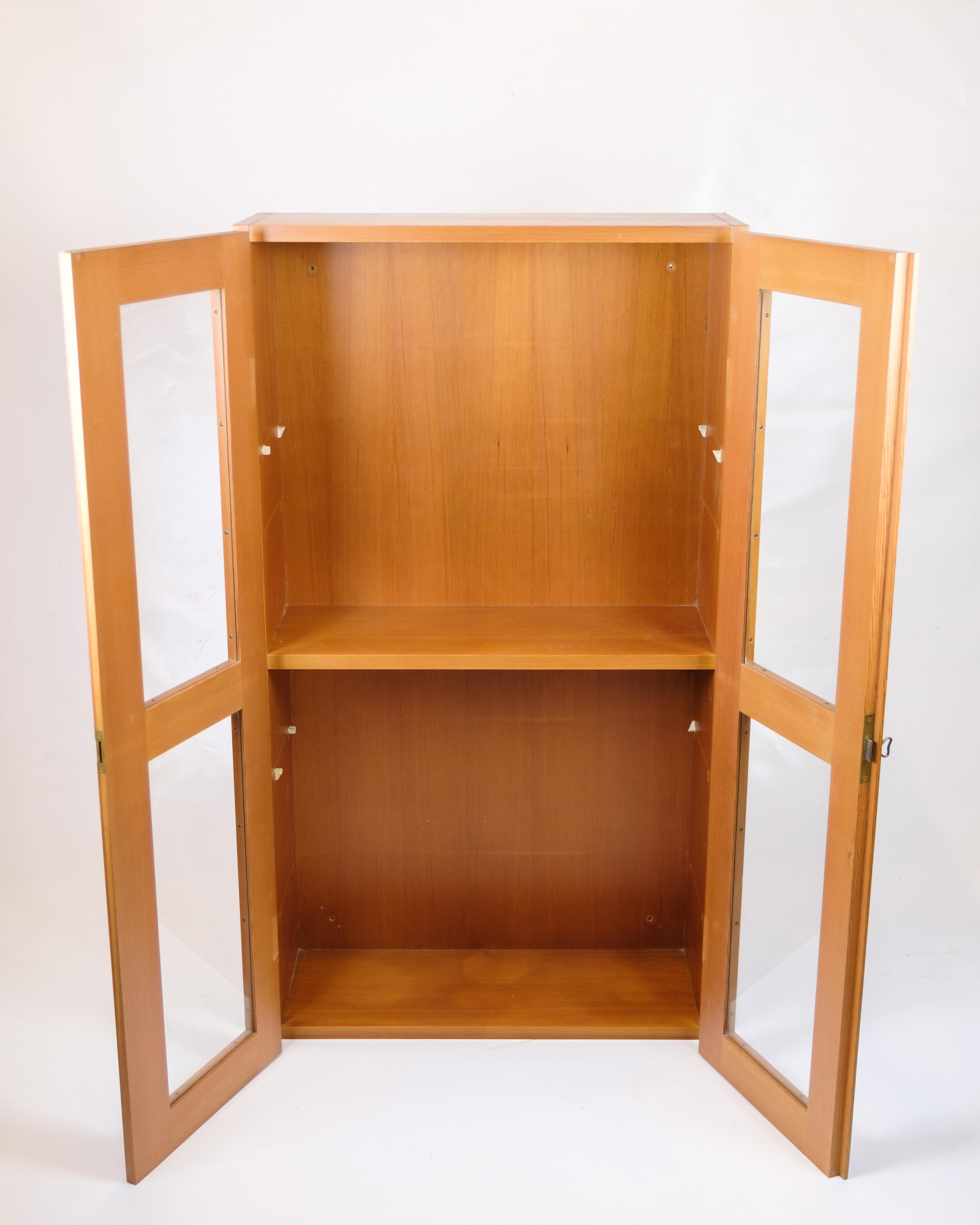 Set di due vetrine in pino dell'Oregon, design danese degli anni Sessanta in vendita 3