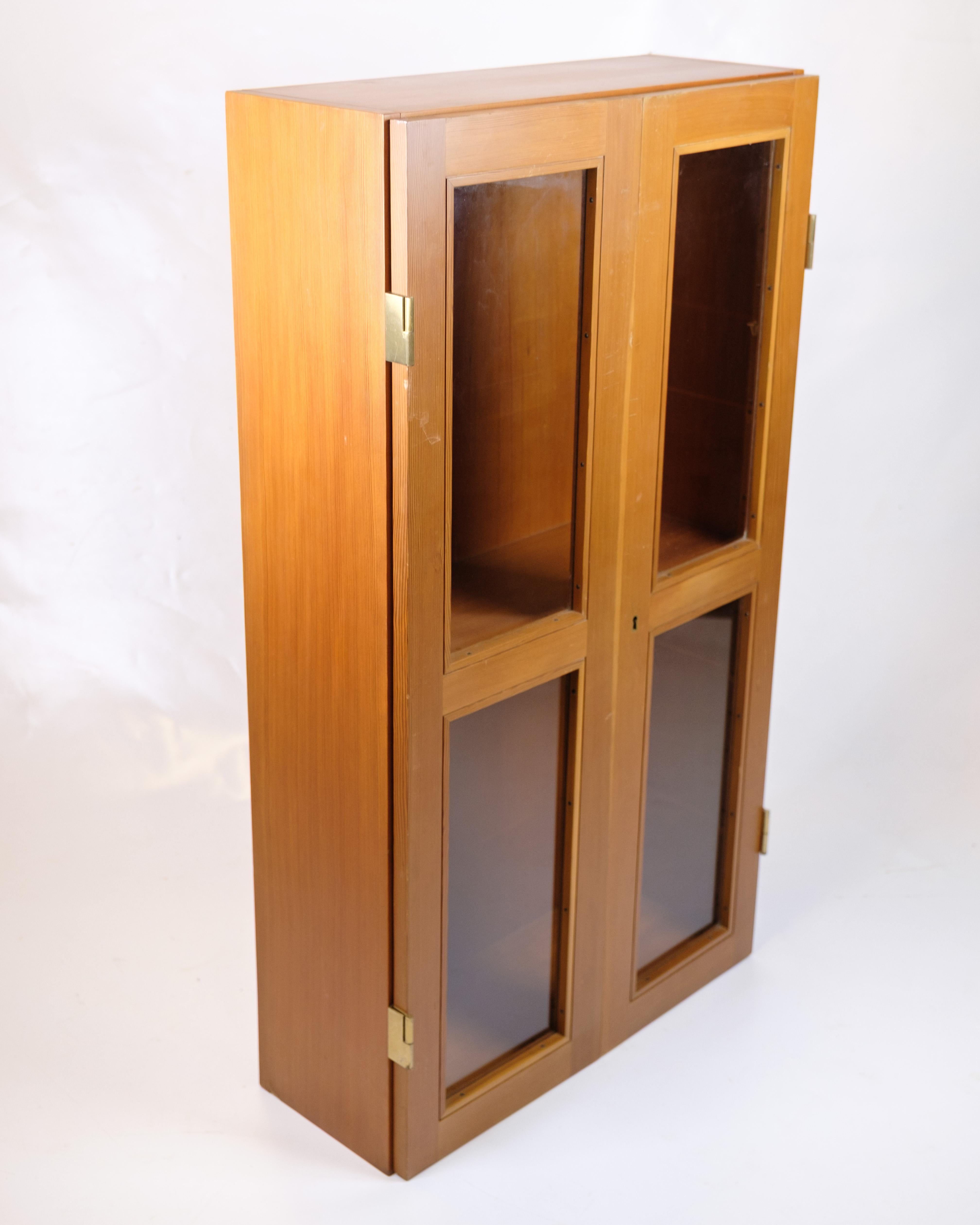 Set di due vetrine in pino dell'Oregon, design danese degli anni Sessanta in vendita 4