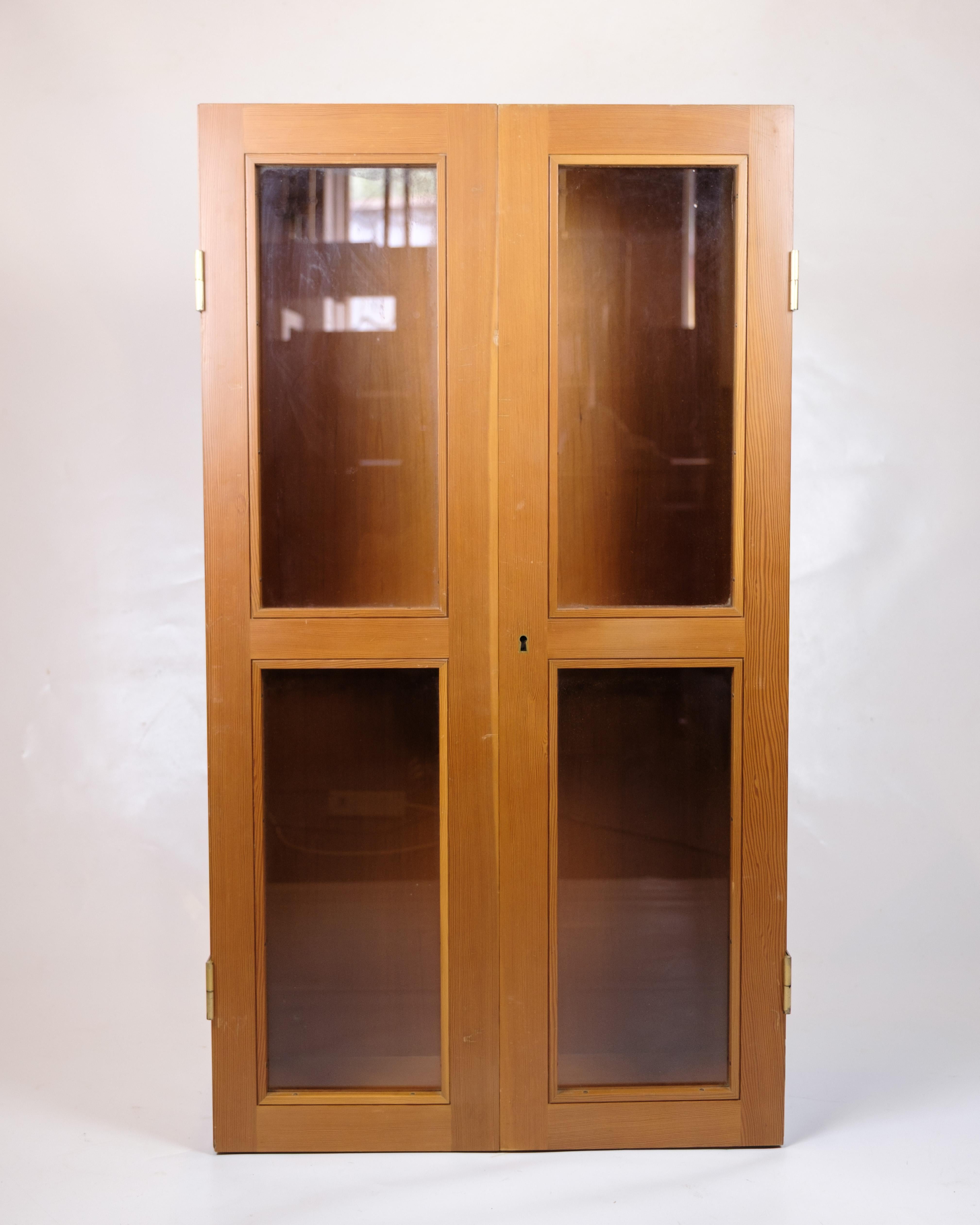 Danese Set di due vetrine in pino dell'Oregon, design danese degli anni Sessanta in vendita
