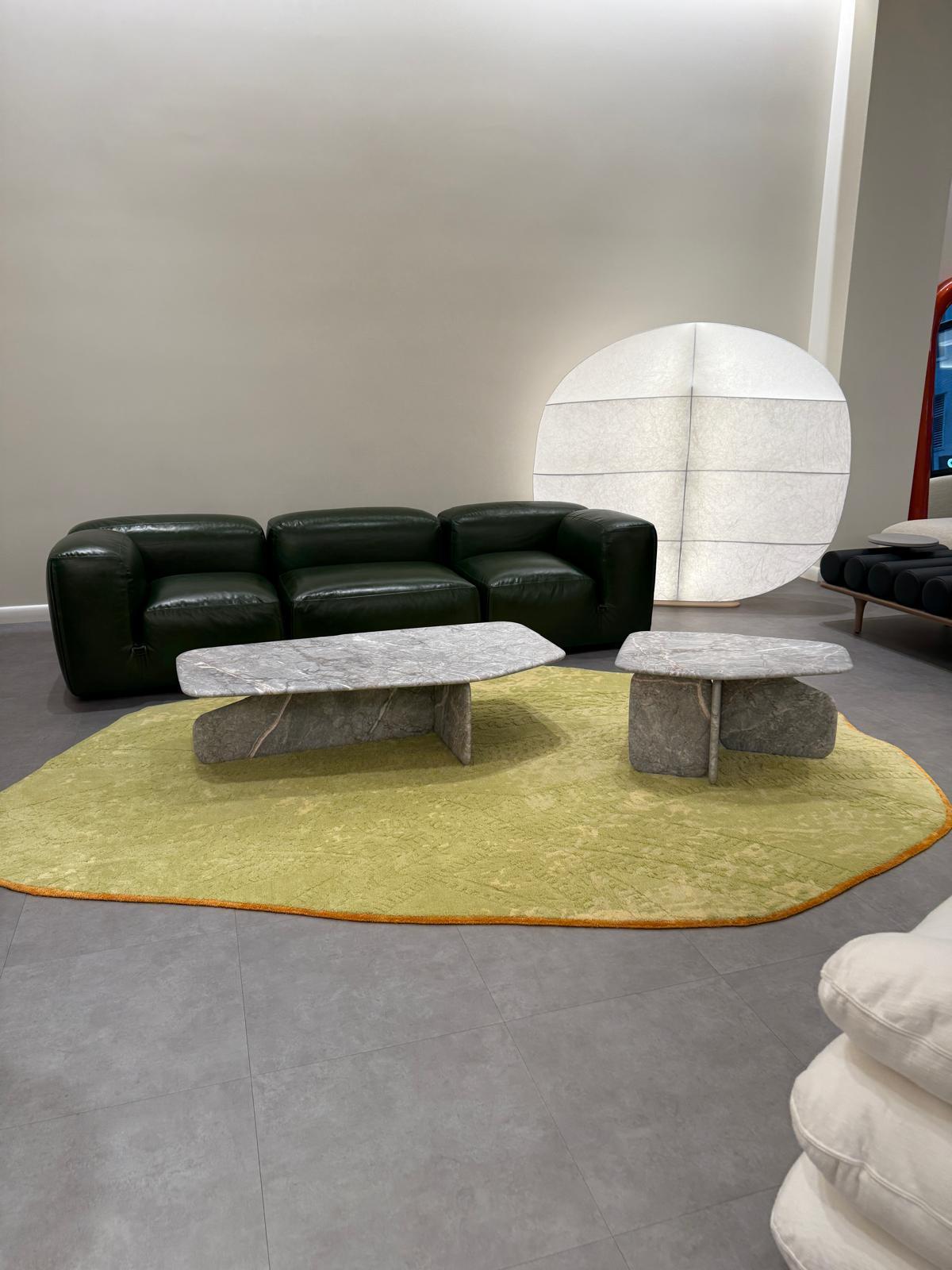 italien Ensemble de deux tables en marbre Tacchini par Noé Duchaufour-Lawrance en STOCK en vente