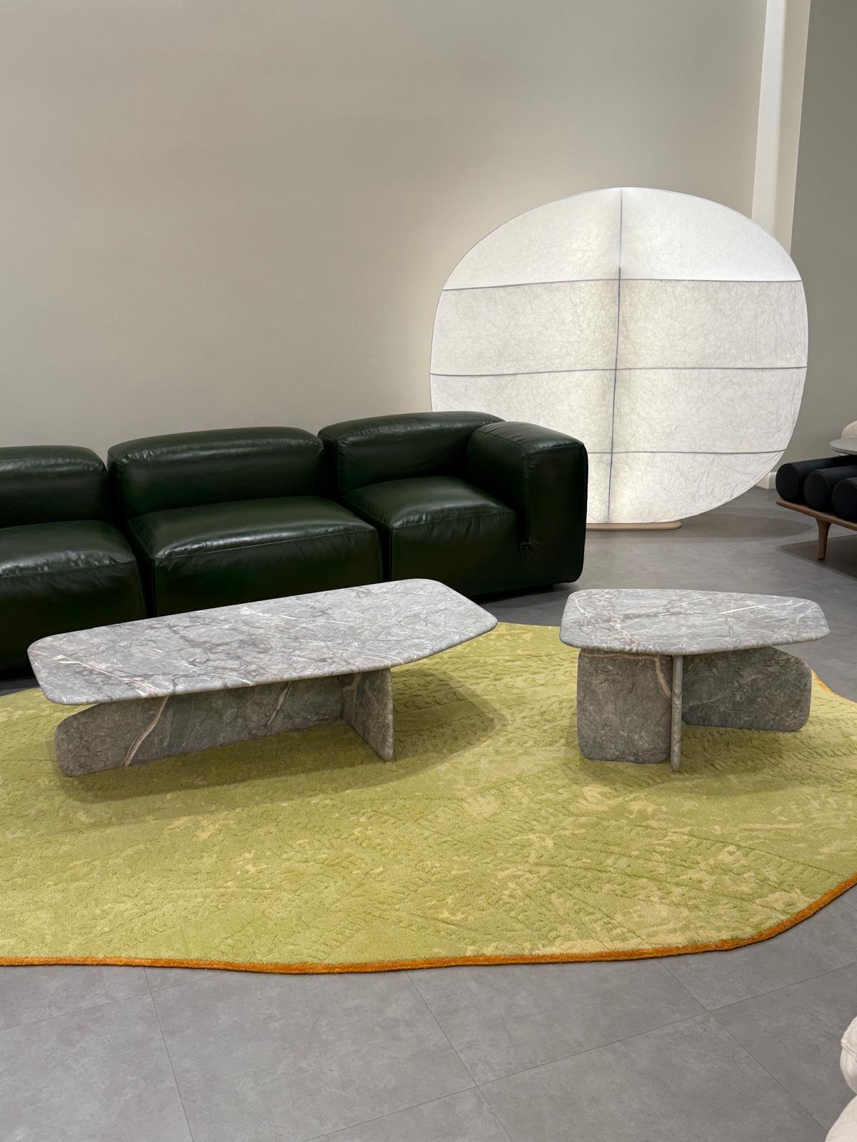 Ensemble de deux tables en marbre Tacchini par Noé Duchaufour-Lawrance en STOCK Excellent état - En vente à New York, NY