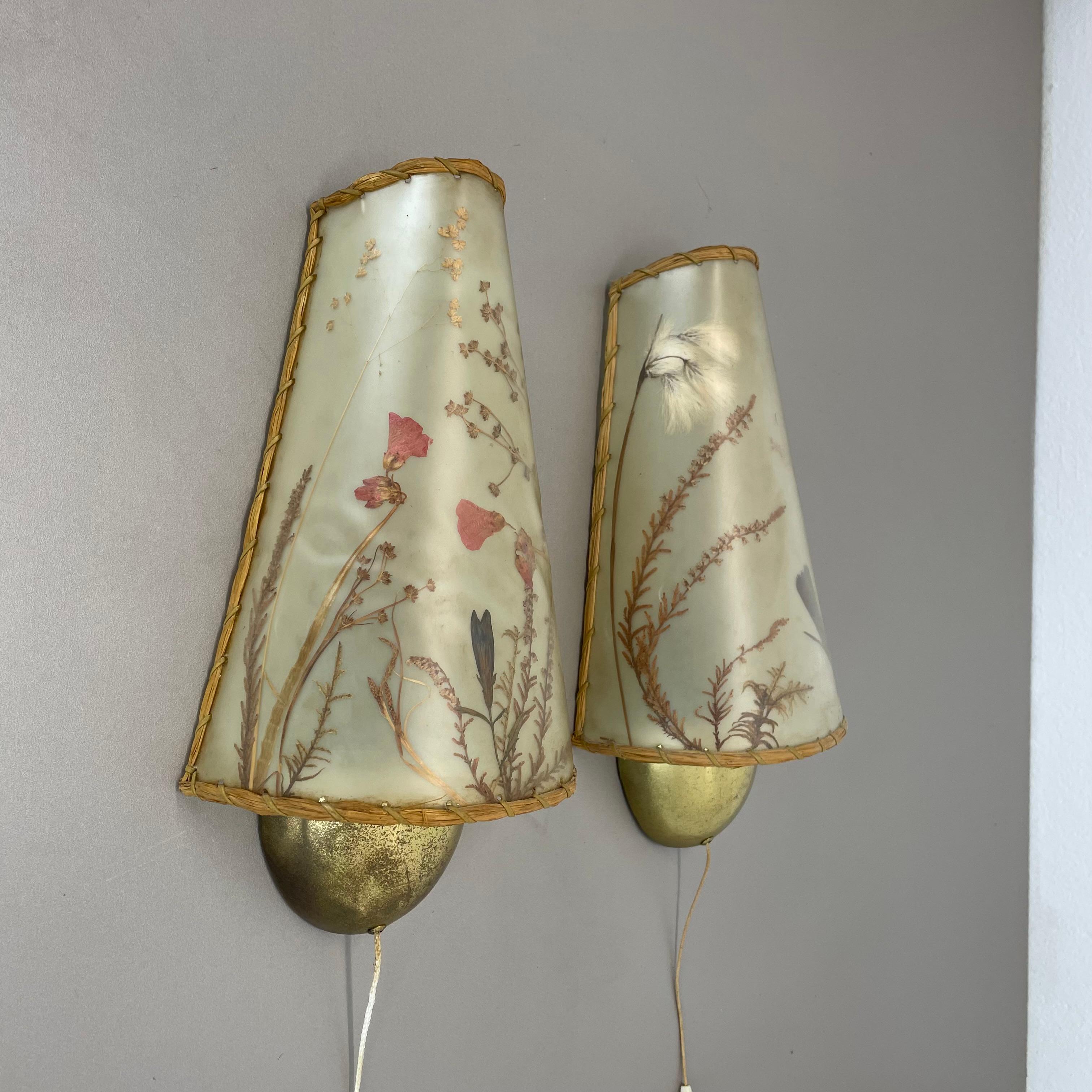 Article :

Ensemble de deux

Appliques murales avec de vraies parties de plantes et de fleurs séchées


Origine :

Italie



Âge :

1950s



Cet ensemble de deux lampes modernistes a été produit en Italie dans les années 1950. Elle est fabriquée en