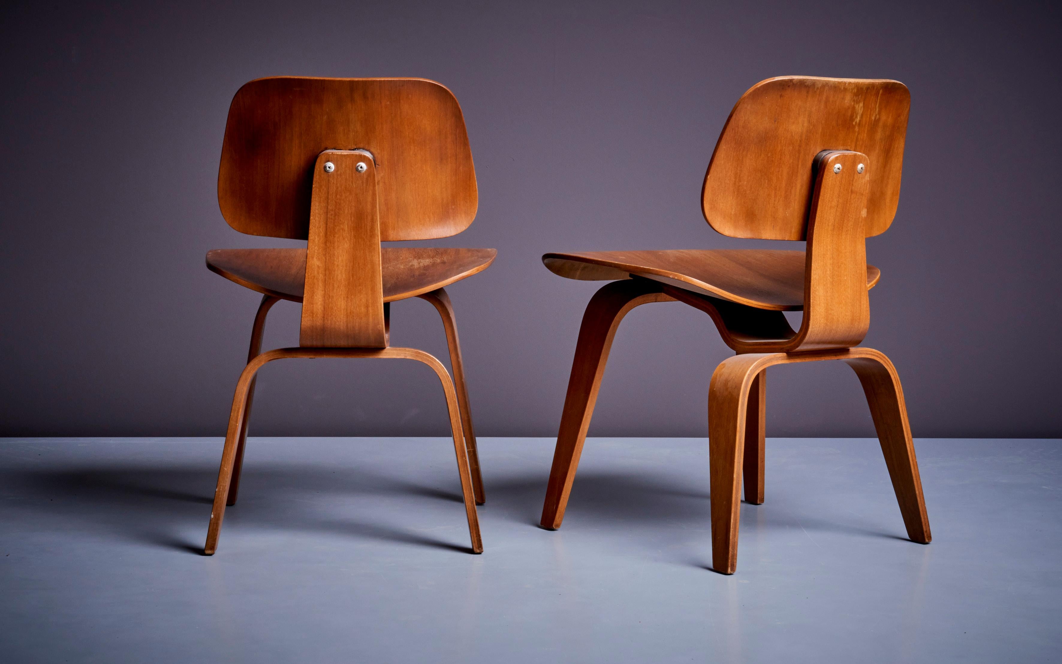 Mid-Century Modern Set of Two Eames DCW Lounge Chairs in Walnut for Herman Miller, USA, 1950s For Sale