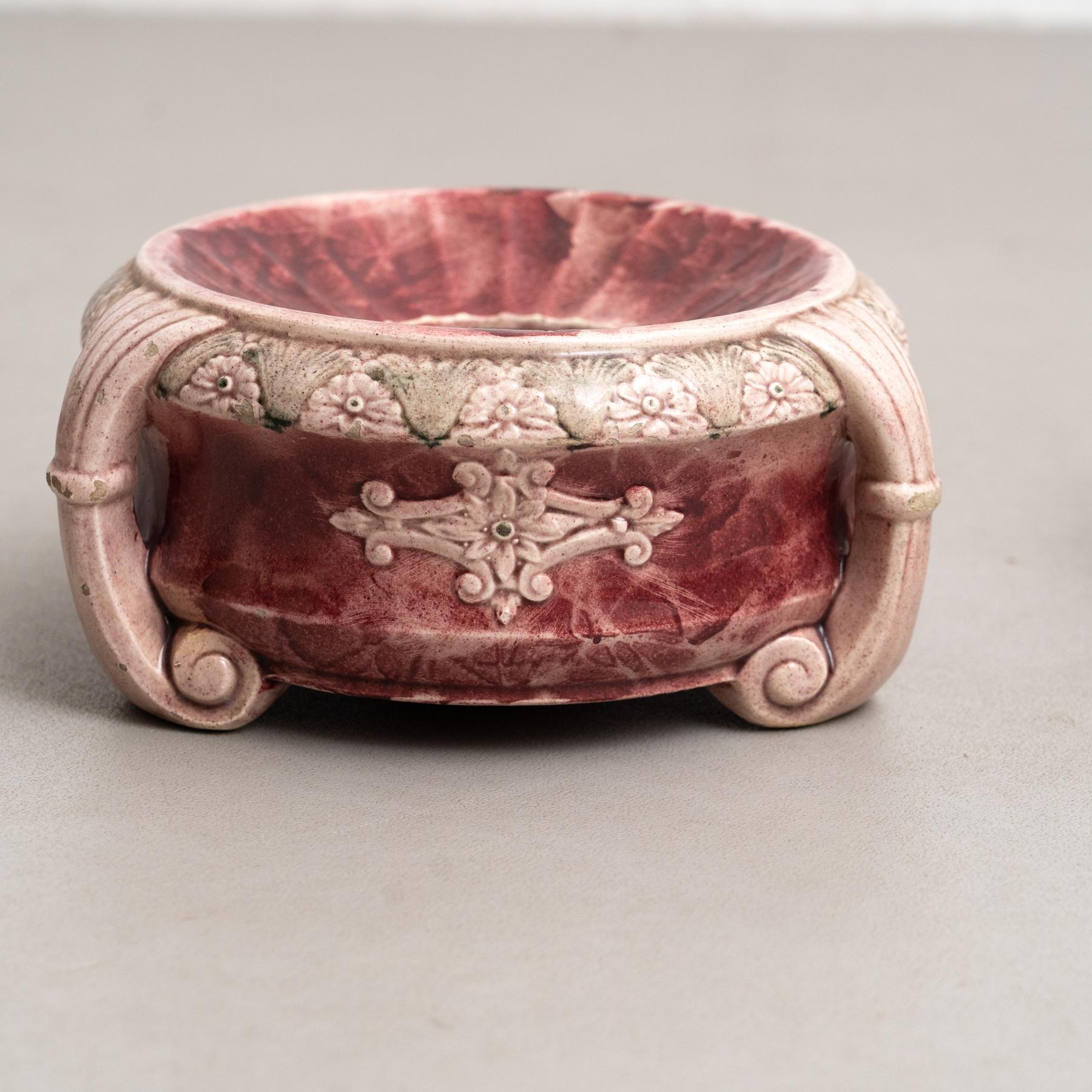 Set di due centrotavola in ceramica rosa Art Nouveau dei primi del Novecento in vendita 4