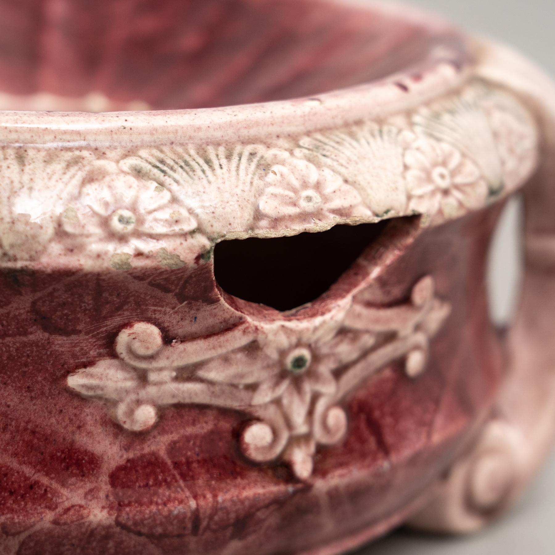 Set di due centrotavola in ceramica rosa Art Nouveau dei primi del Novecento in vendita 3