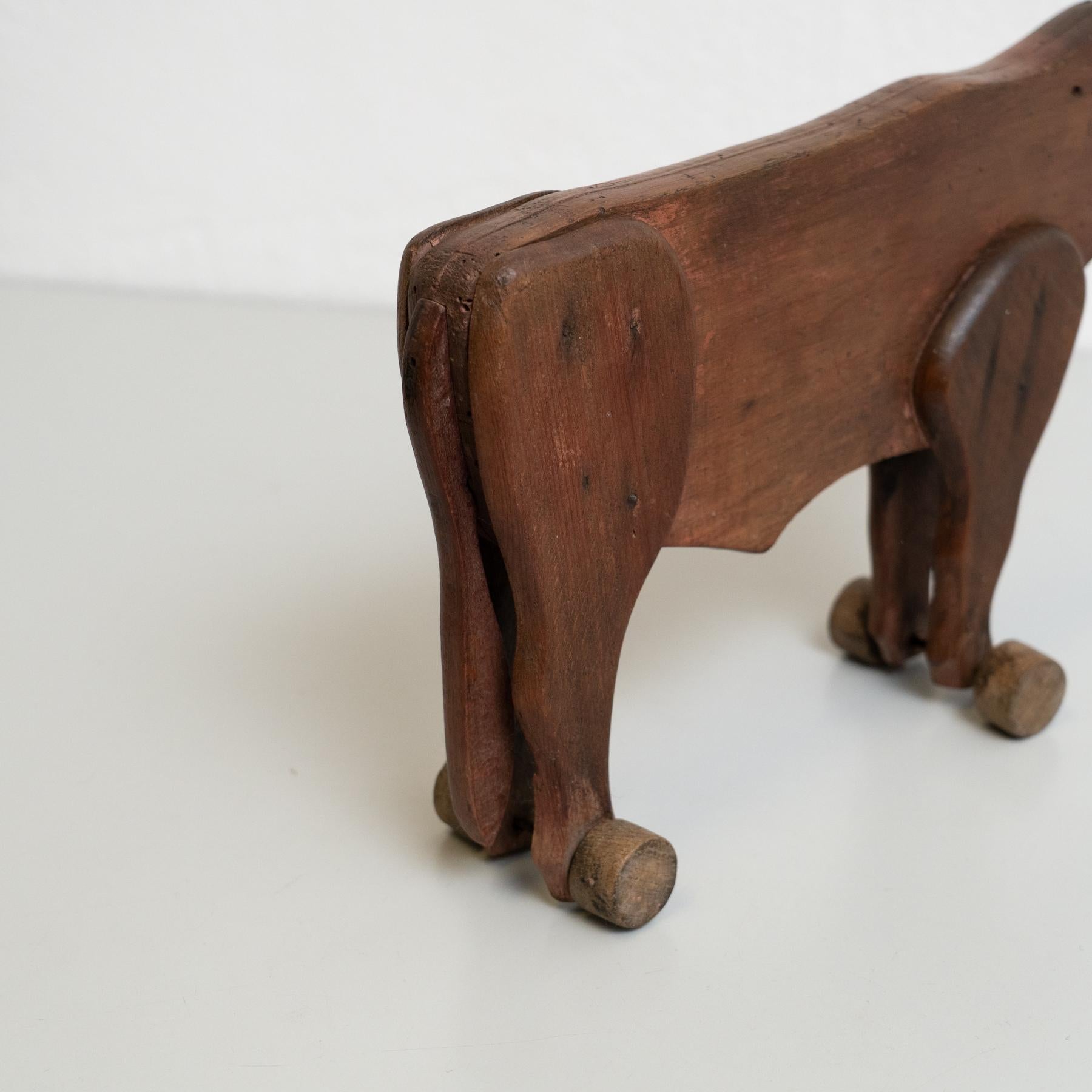 Set of Two Early 20th Century Rustic Traditional Wood Cow Sculptures For Sale 9