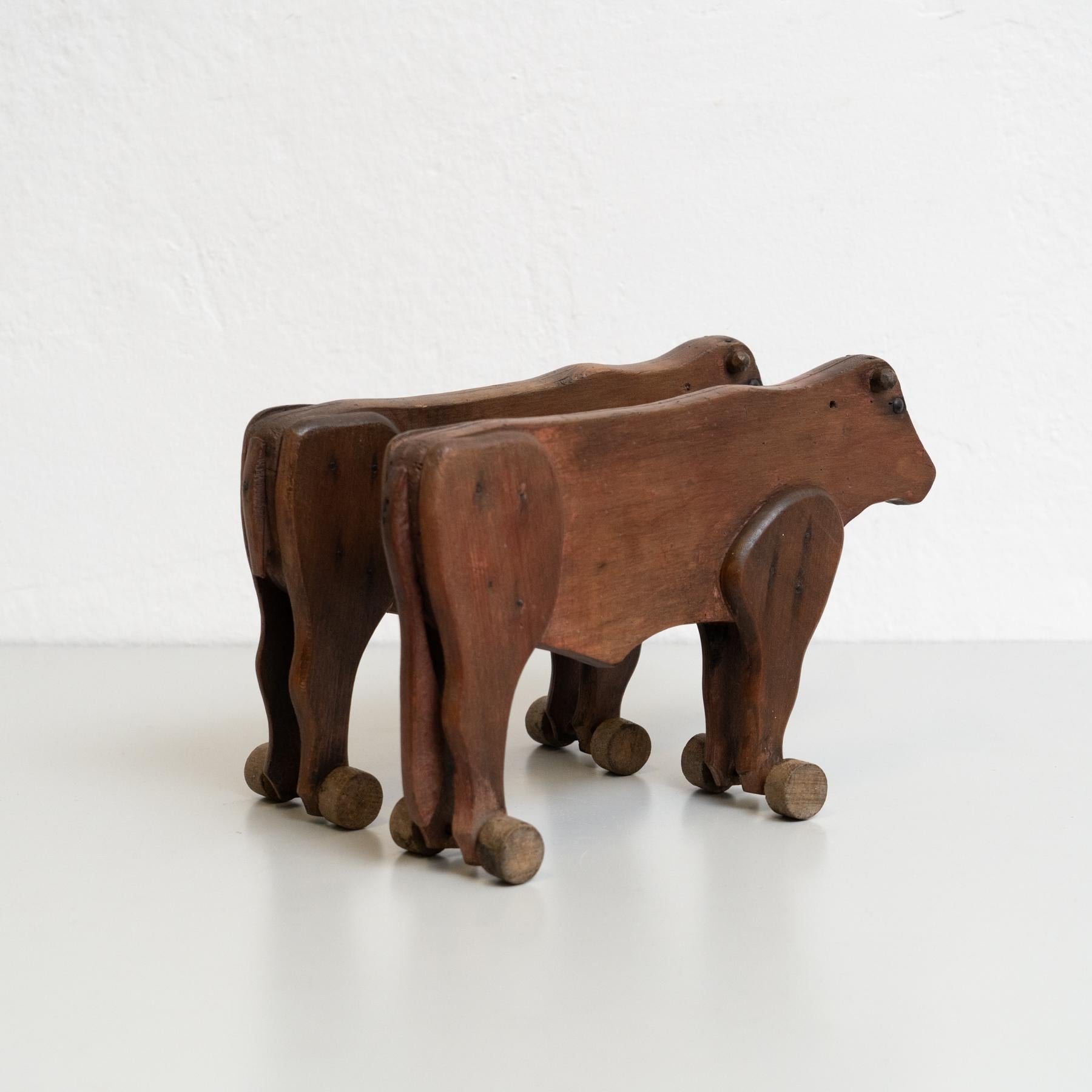 Set of Two Early 20th Century Rustic Traditional Wood Cow Sculptures For Sale 2