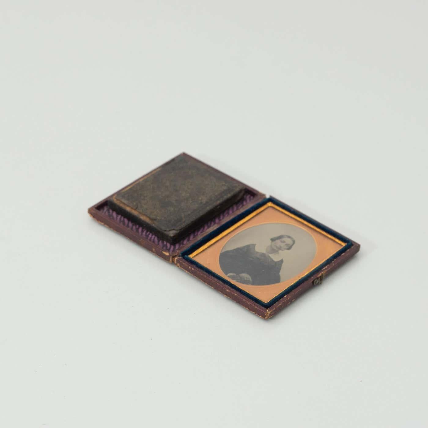Conjunto de dos daguerrotipos de principios del siglo xx Moderno de mediados de siglo en venta