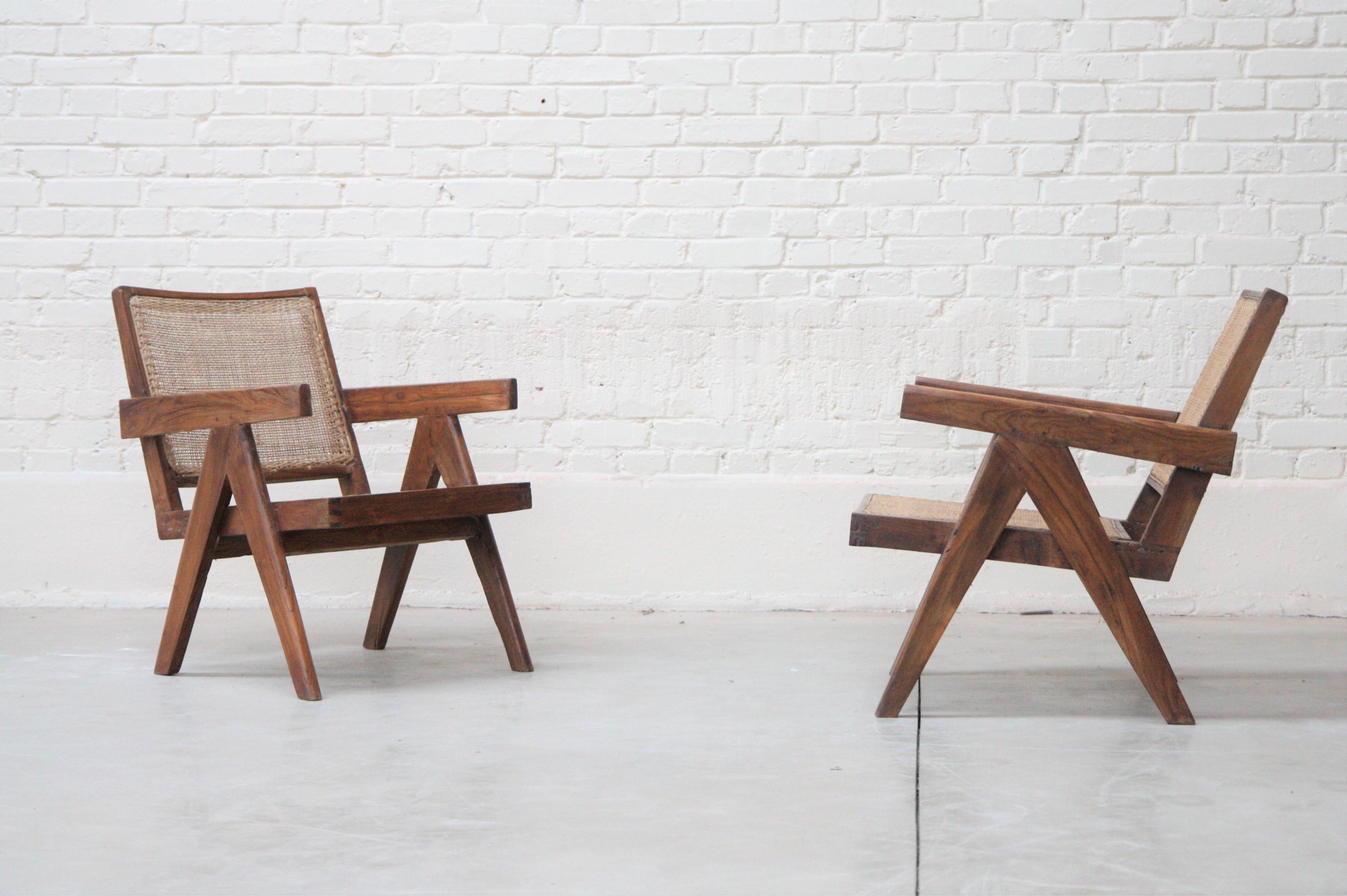 Satz von zwei „Easy Sesseln“ um 1955 von Pierre Jeanneret '1896-1967' (Indisch) im Angebot