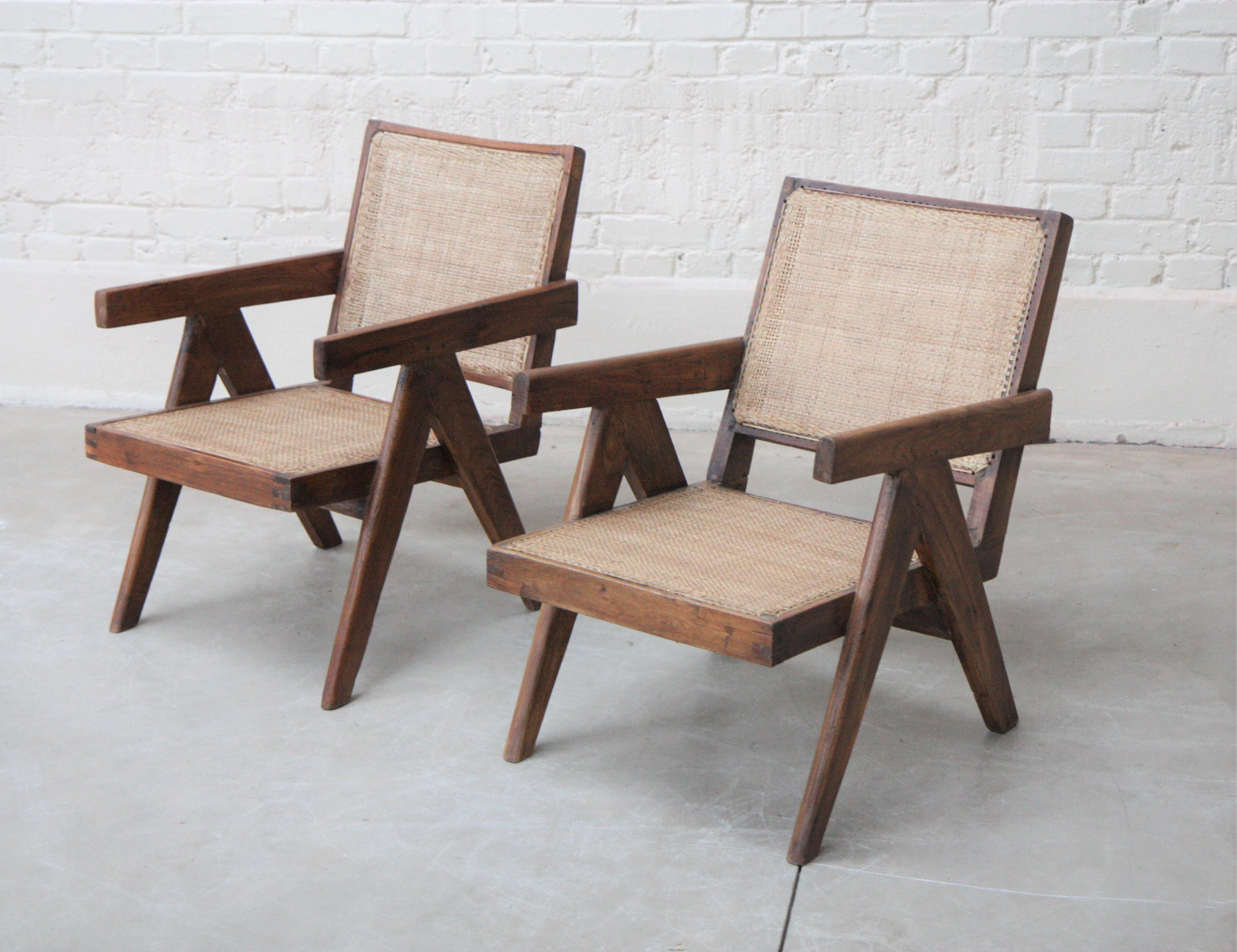 Milieu du XXe siècle Ensemble de deux fauteuils « Easy Armchairs » (fauteuils faciles) de Pierre Jeanneret (1896-1967) en vente
