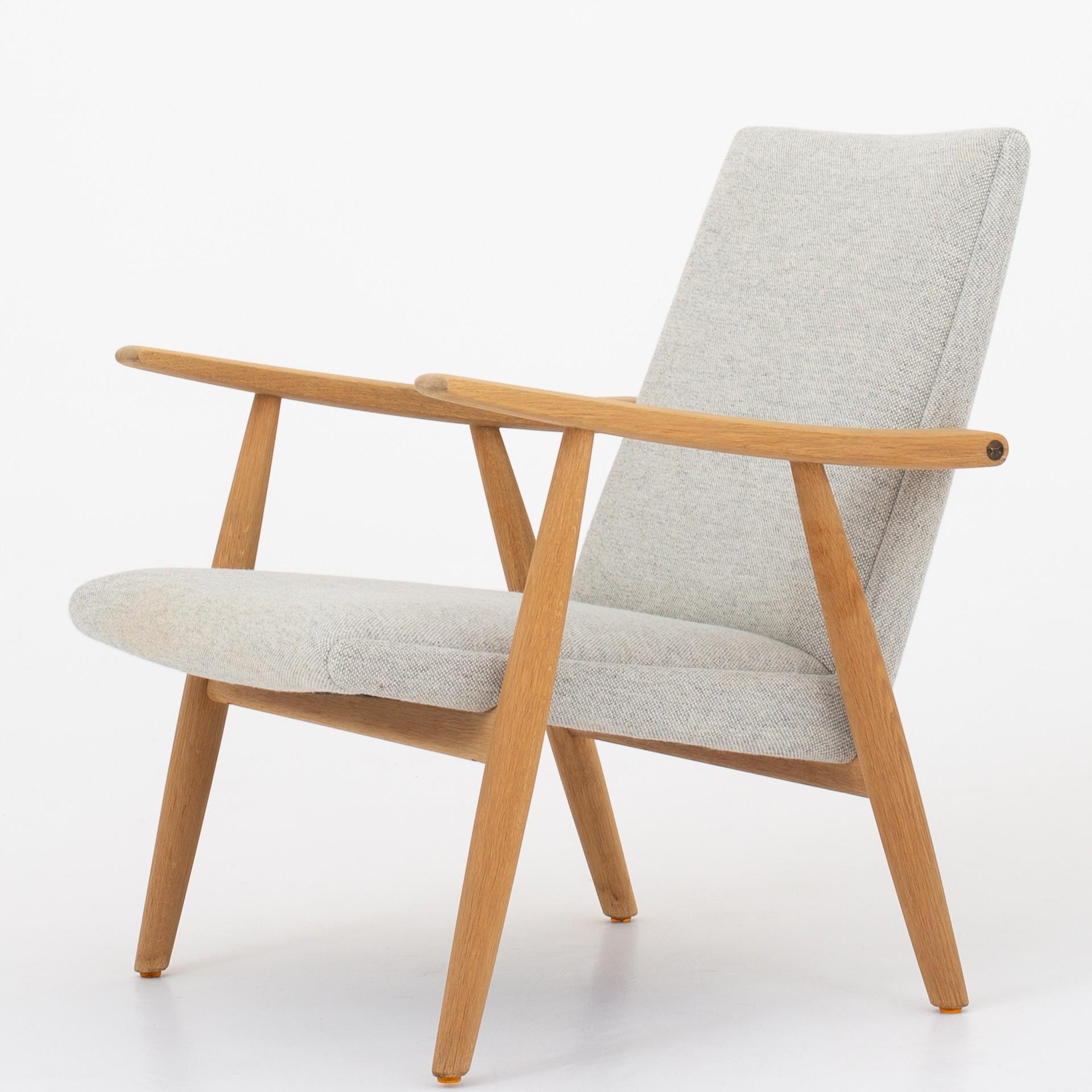 Set of two easy chairs GE 260 in oak. Reupholstered with Hallingdal 65 / 110. More pieces in stock. Maker GETAMA.